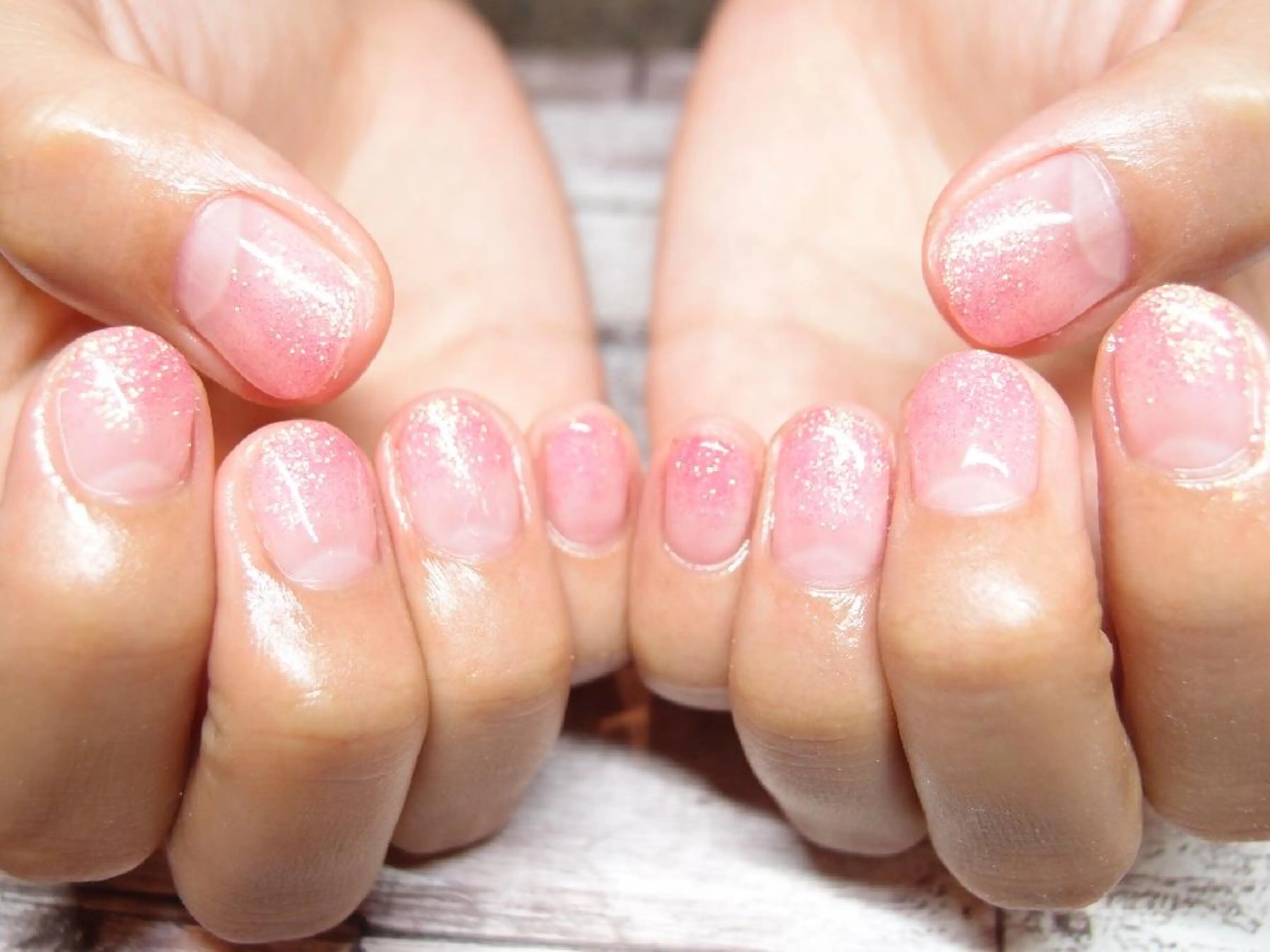 ネイル グラデーション ラメ(グリッター) ラメグラデーション ConneQt所属・ETHOSENSE. kimikaのネイルデザイン