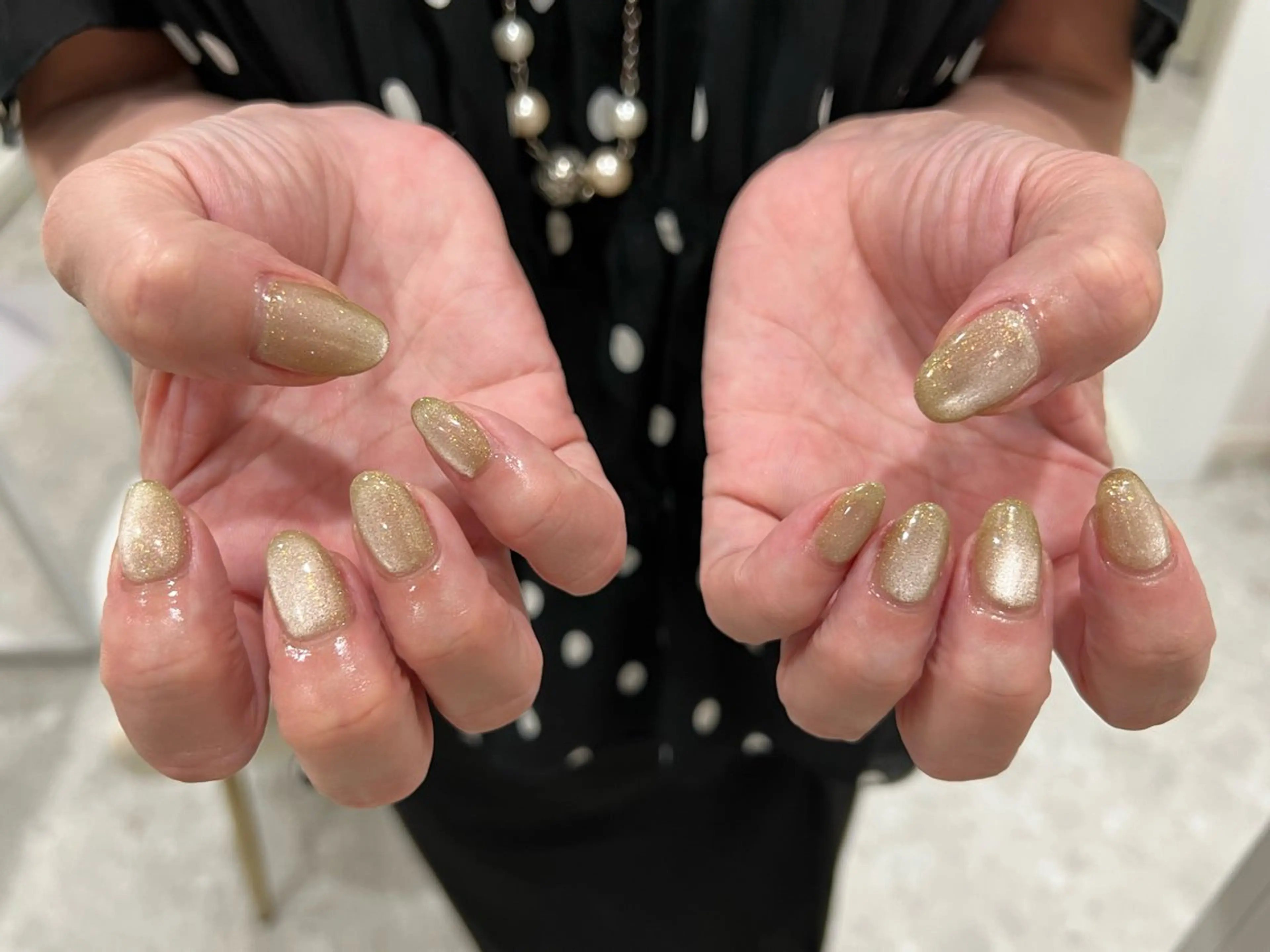 ネイル ゴールド マグネットネイル マグネットワンカラー ワンカラーネイル J.O.NAILS所属・📍銀座 💅🏼yuriのネイルデザイン