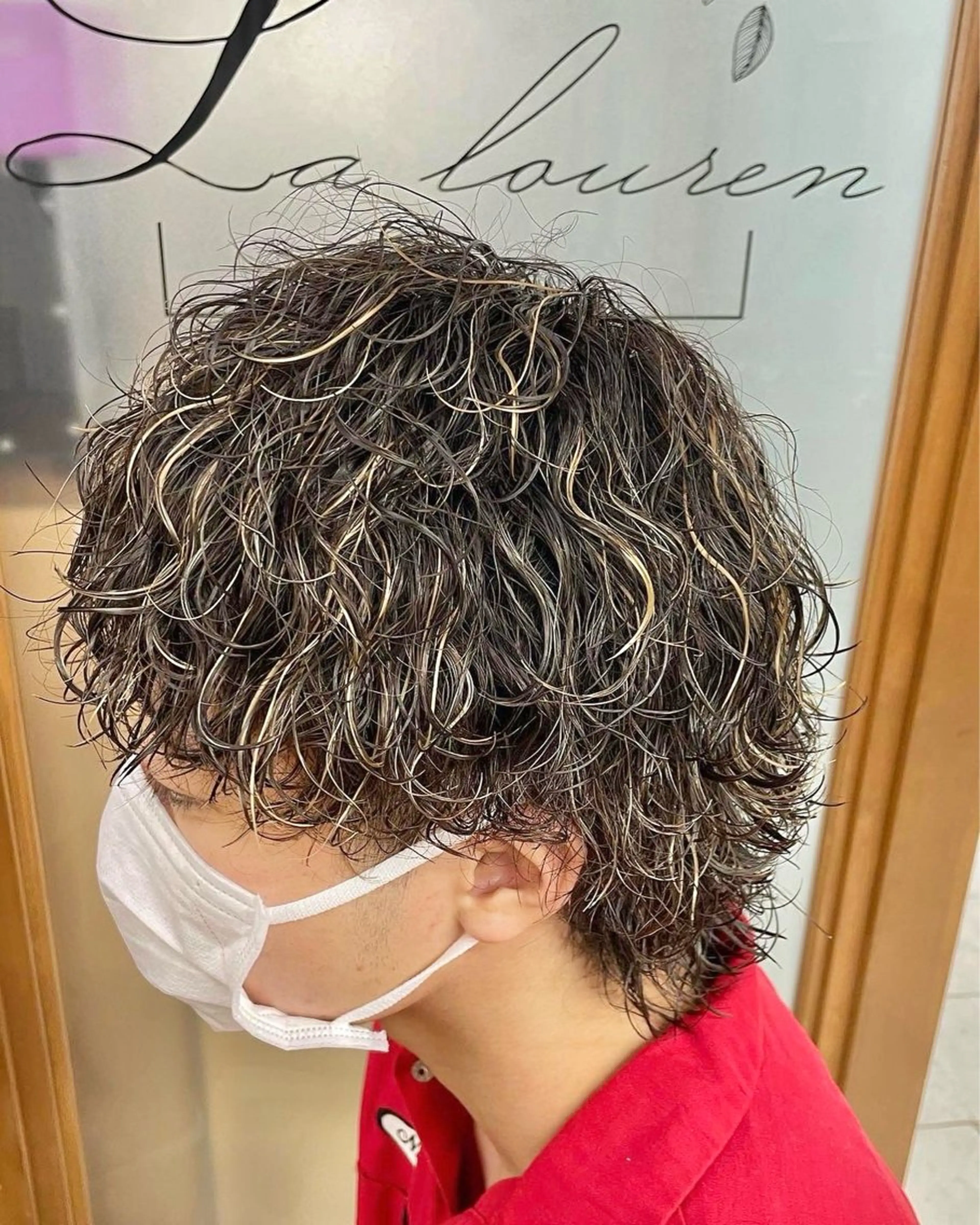 カラー パーマ メンズ メンズメッシュ メンズパーマ 波巻きパーマ メッシュ カット ヘアカラー パーマ 立川/過去1の毛流れ パーマ/しゅーとのヘアスタイル