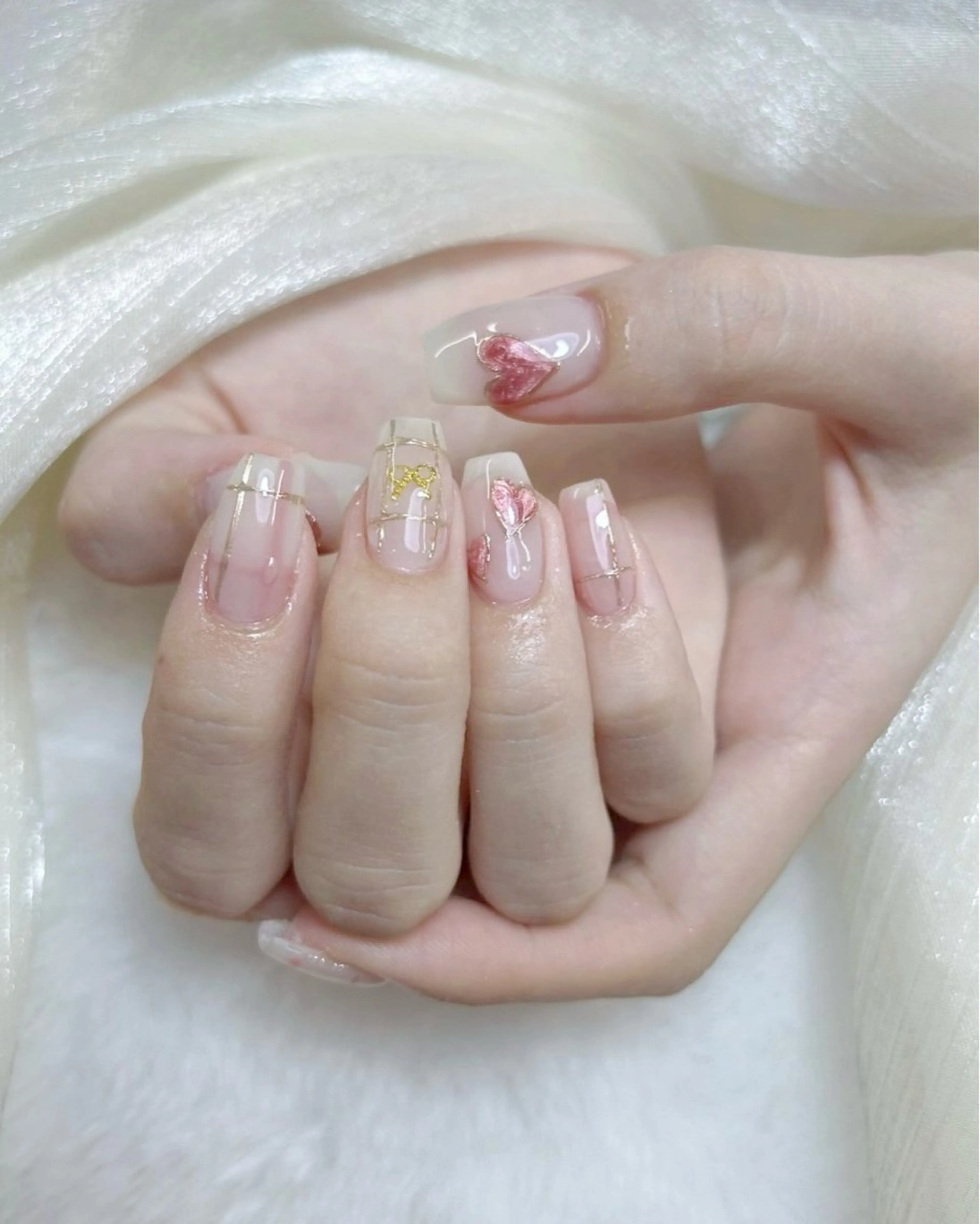 ネイル チークネイル フレンチネイル キラキラネイル 韓国ネイル ワンホンネイル ハンドネイル Speraネイル 大宮店🎀のネイルデザイン