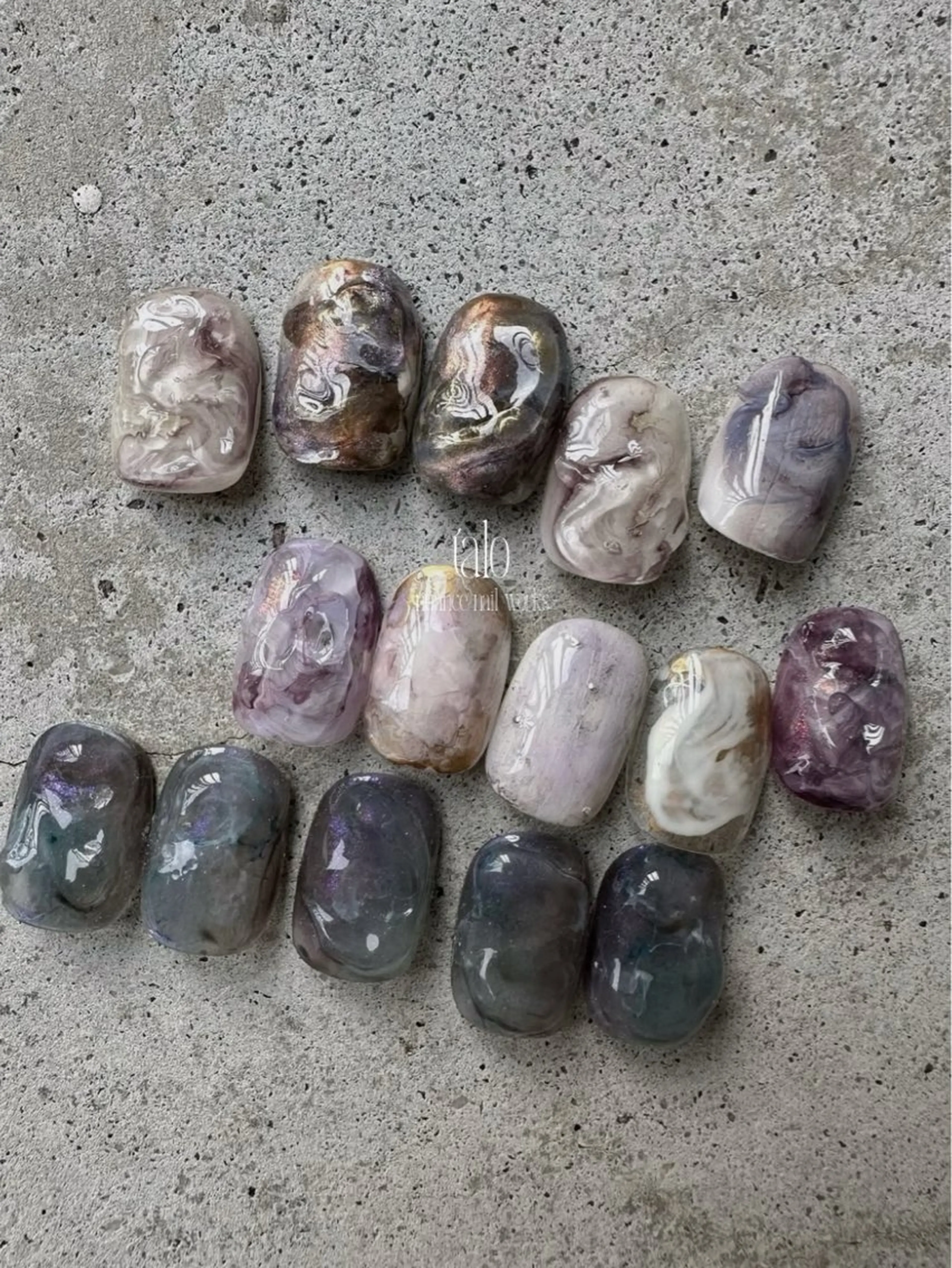 ネイル アートネイル マグネットネイル ニュアンスネイル ぷっくりネイル talo .のネイルデザイン