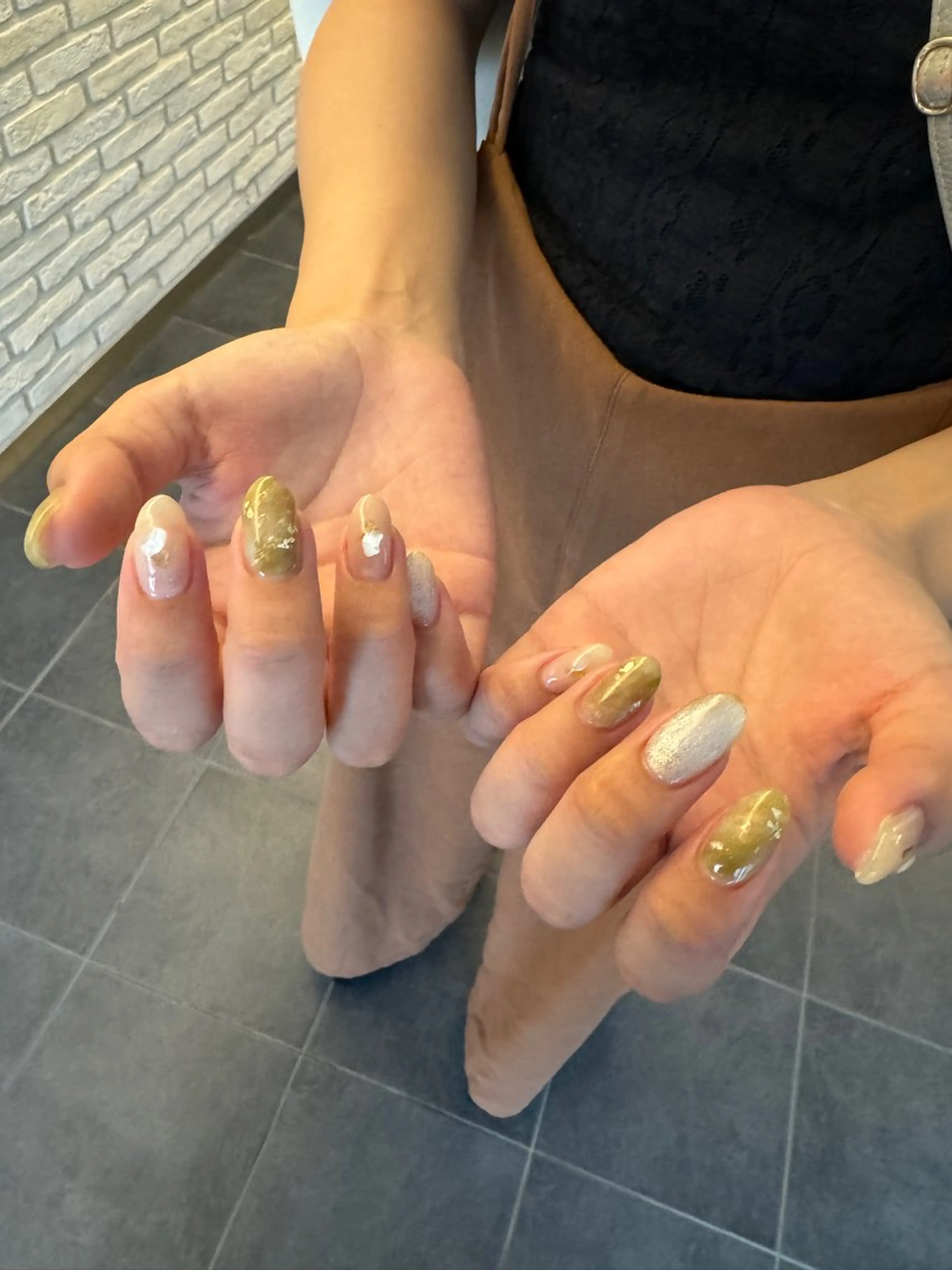 ネイル オーロラネイル 成人式 長さ出し フレンチネイル ジェルネイル ハンドネイル ハンドケア Lililas サロン&スクールのネイルデザイン