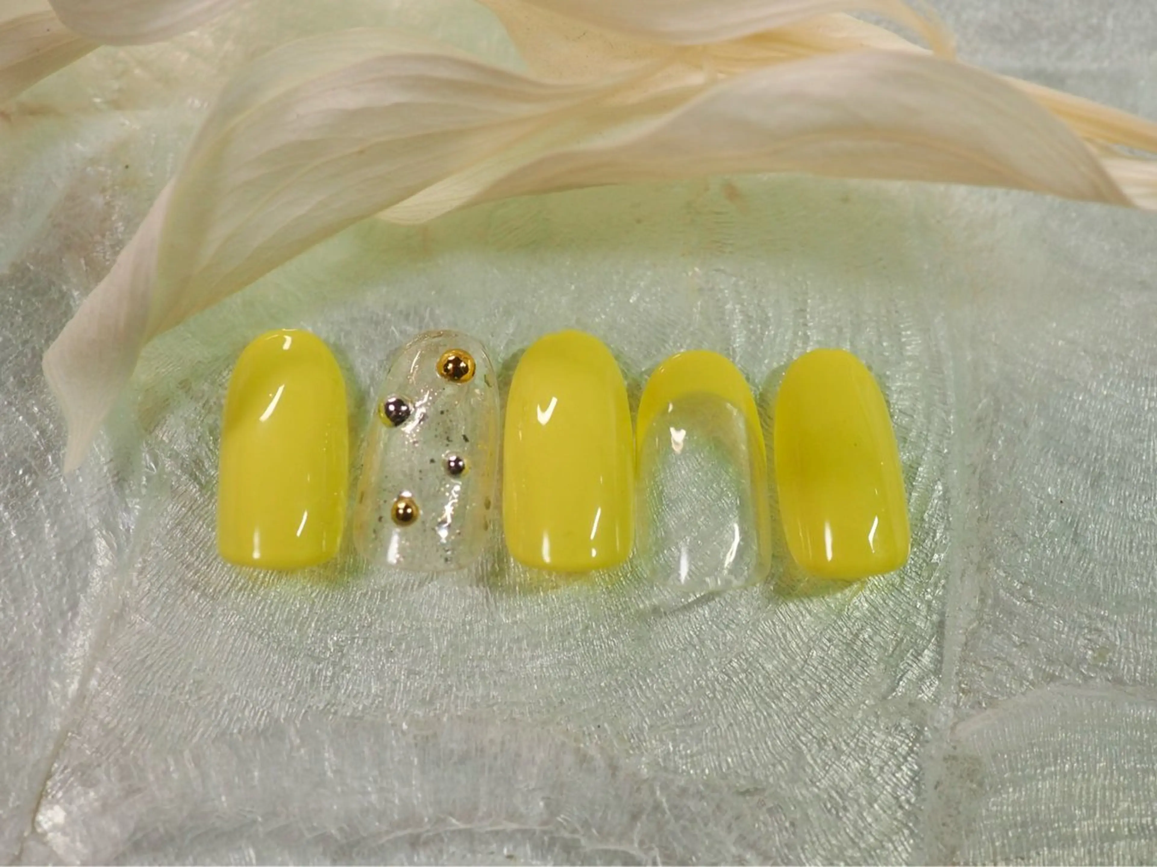 ネイル フラワーネイル フレンチネイル ジェルネイル オフィスネイル パラジェル ハンドネイル kiki nail &brow二子玉川の眉毛・アイブロウイメージ