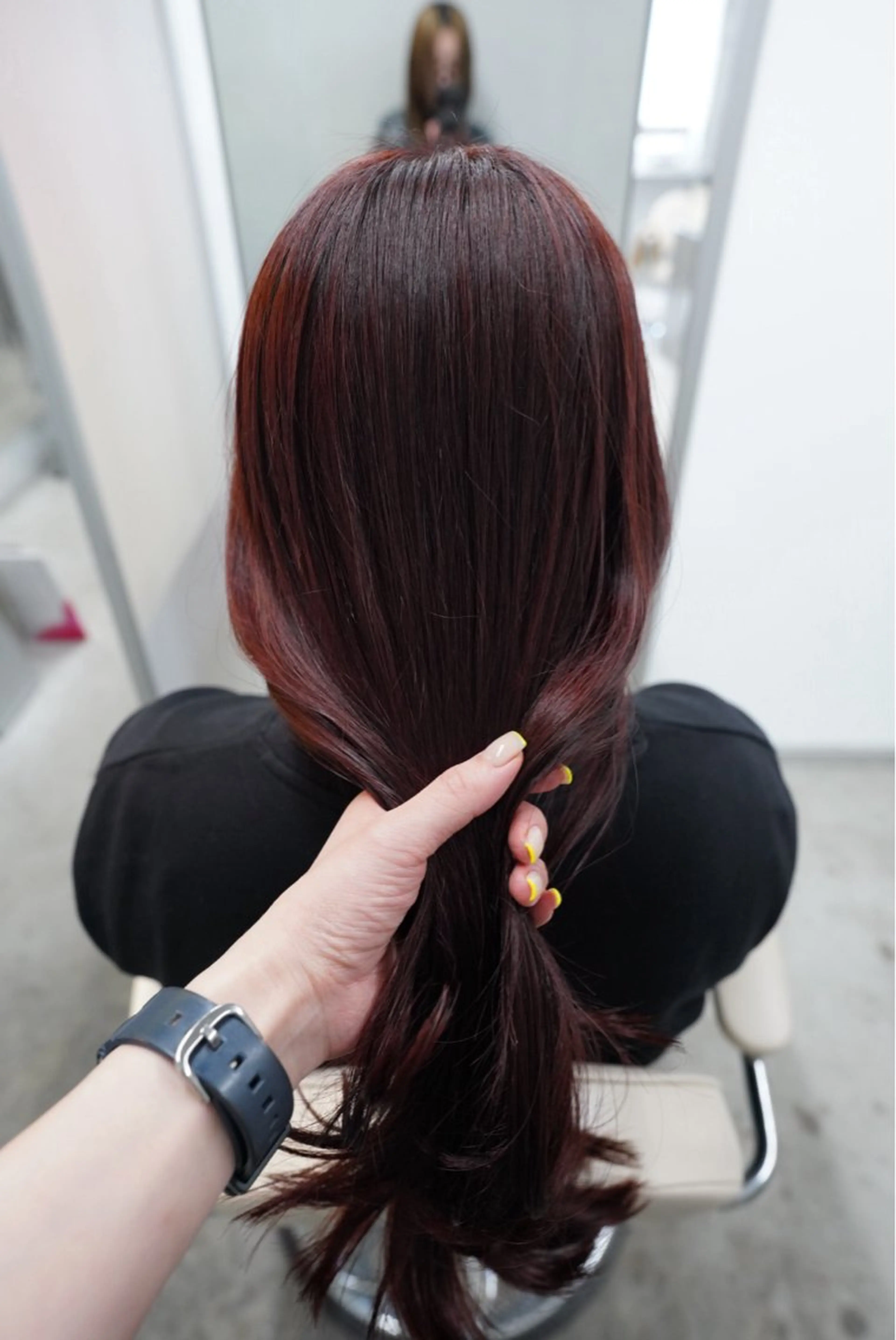 ロング カラー カシス レッドカラー 田代 佳穂のヘアスタイル