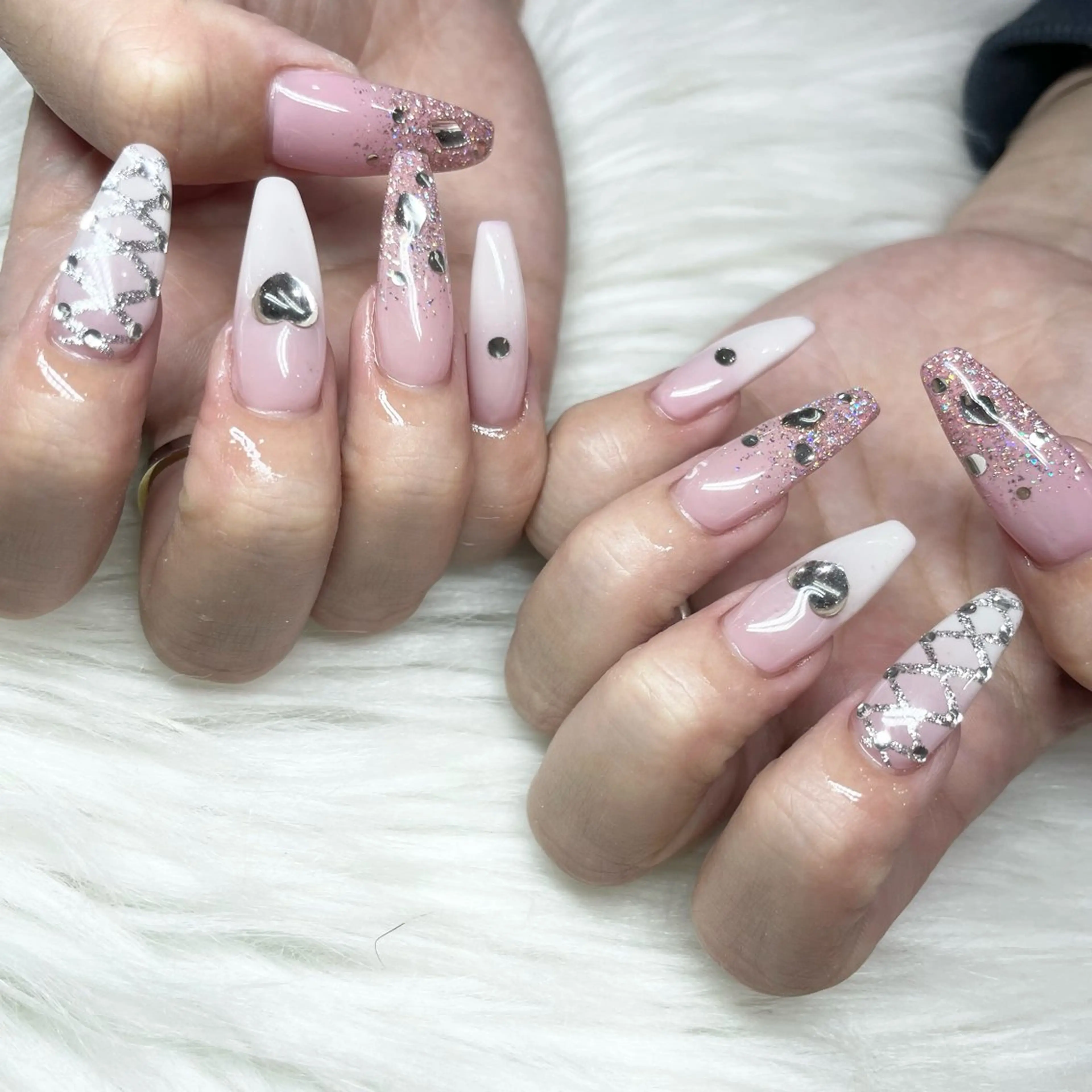 ロング ハンドネイル -Rien- プライベートサロンのネイルデザイン