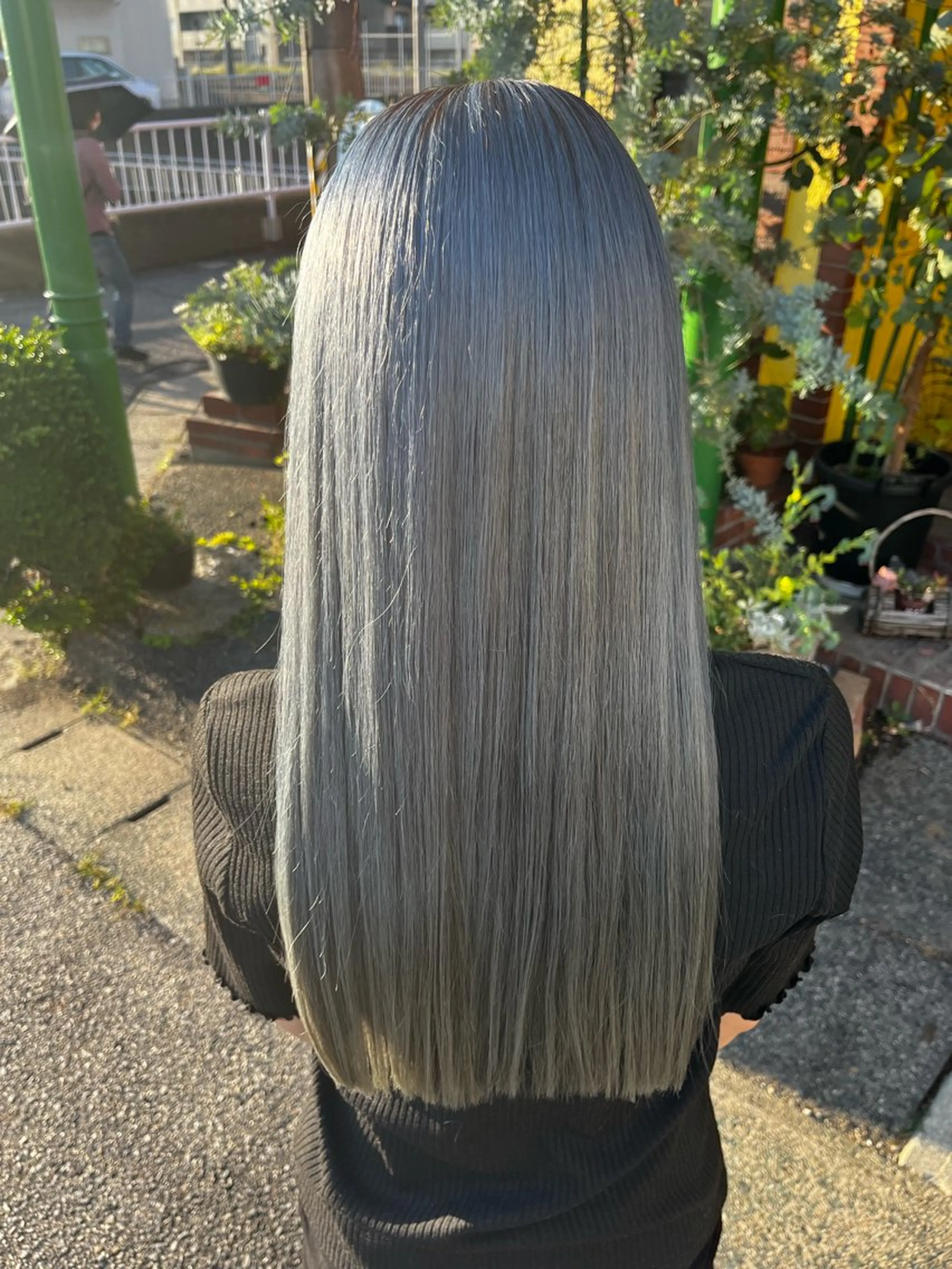 ロング カラー アッシュ アッシュグレー アッシュグレージュ ブリーチ グレージュ 美容室スージーズ所属・大坪 拓斗のヘアスタイル