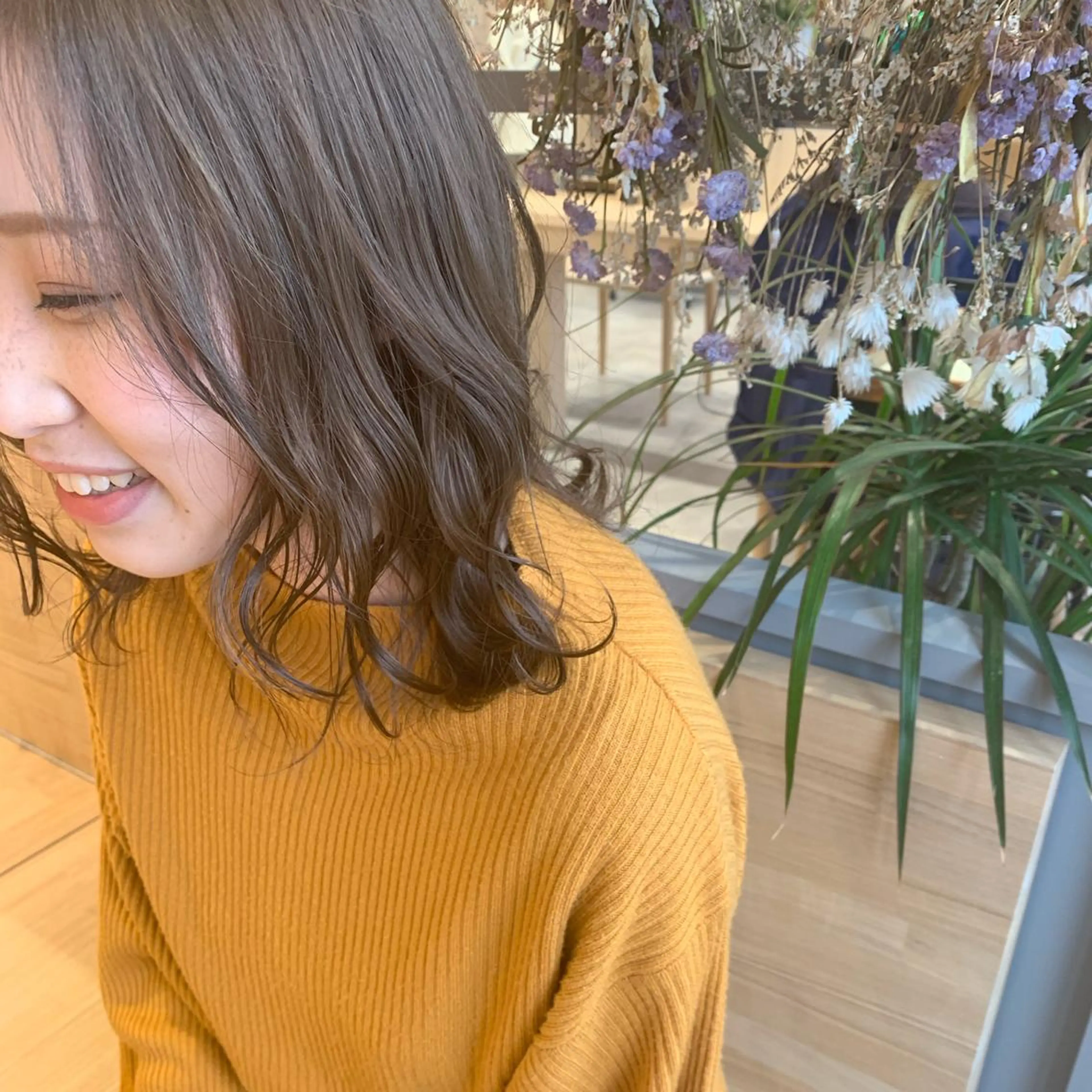 ミディアム カラー 吉原 由菜のヘアスタイル