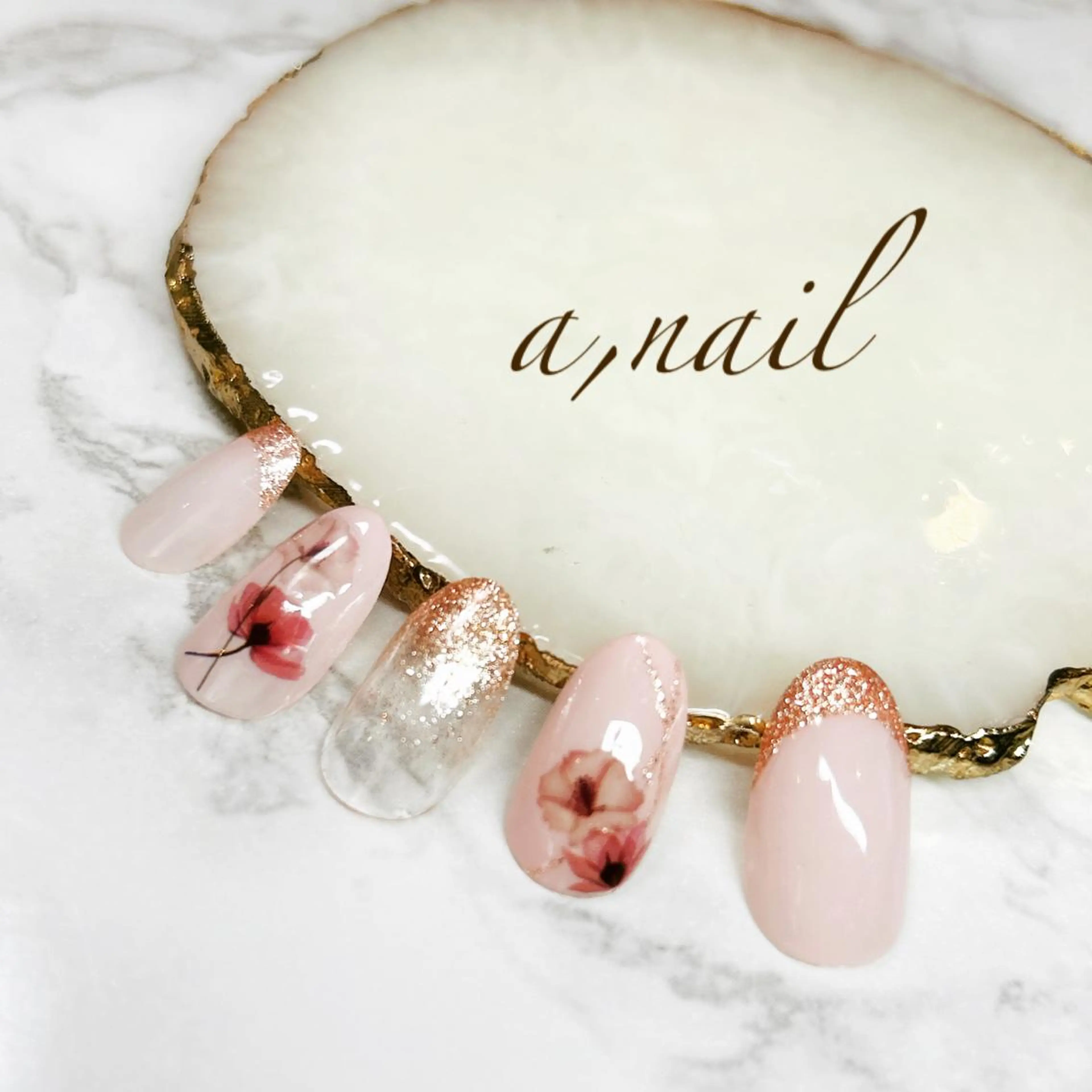 ネイル フラワーネイル フレンチネイル ジェルネイル グラデーション キラキラネイル ハンドネイル ネイルサロン エーネイルのネイルデザイン