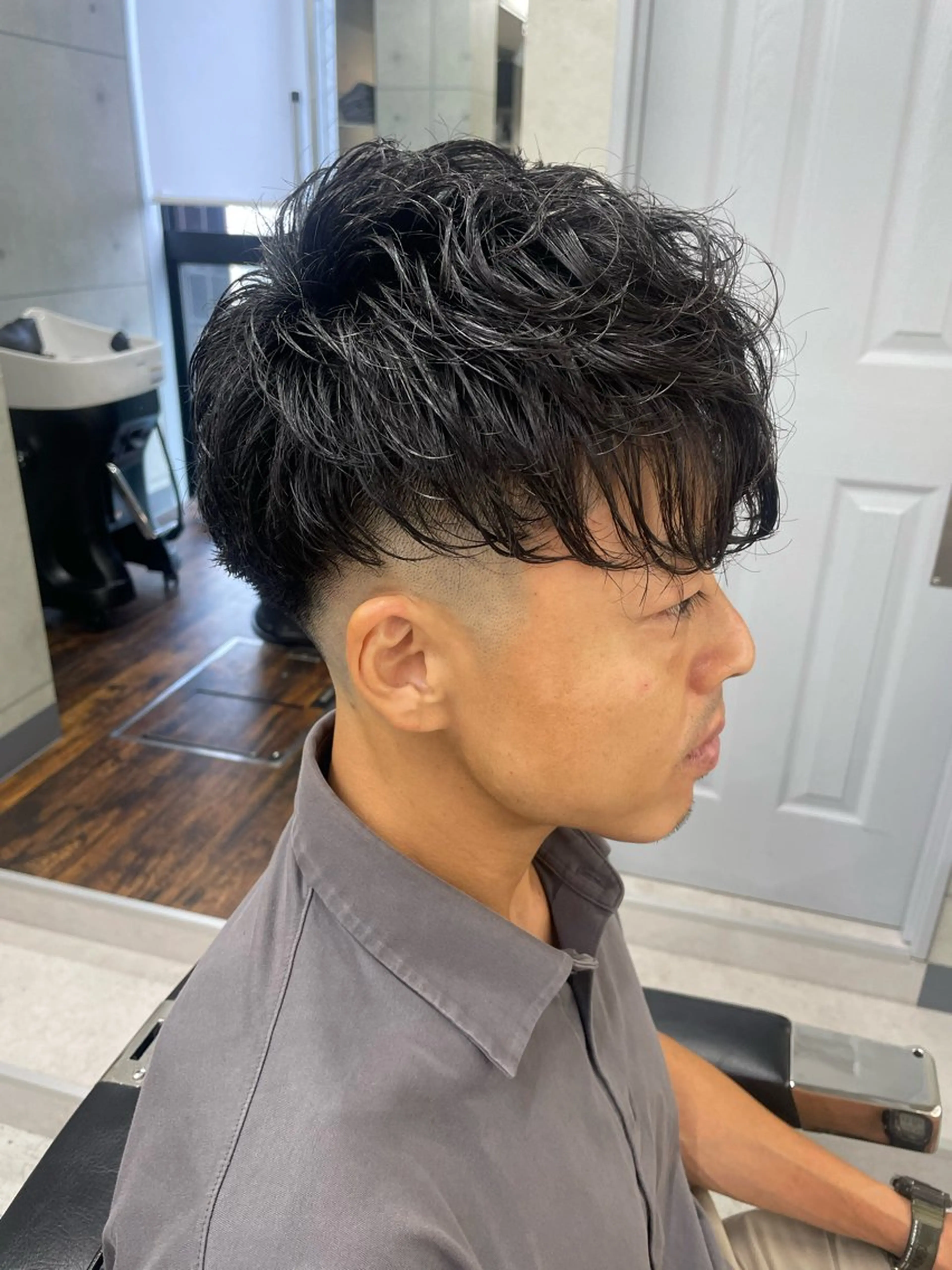 ショート パーマ メンズ メンズブリーチ センターパート フェードカット メンズパーマ スキンフェード CHROM TOKYO A.L.T所属・【メンズ・パーマ】 藪 清正のヘアスタイル