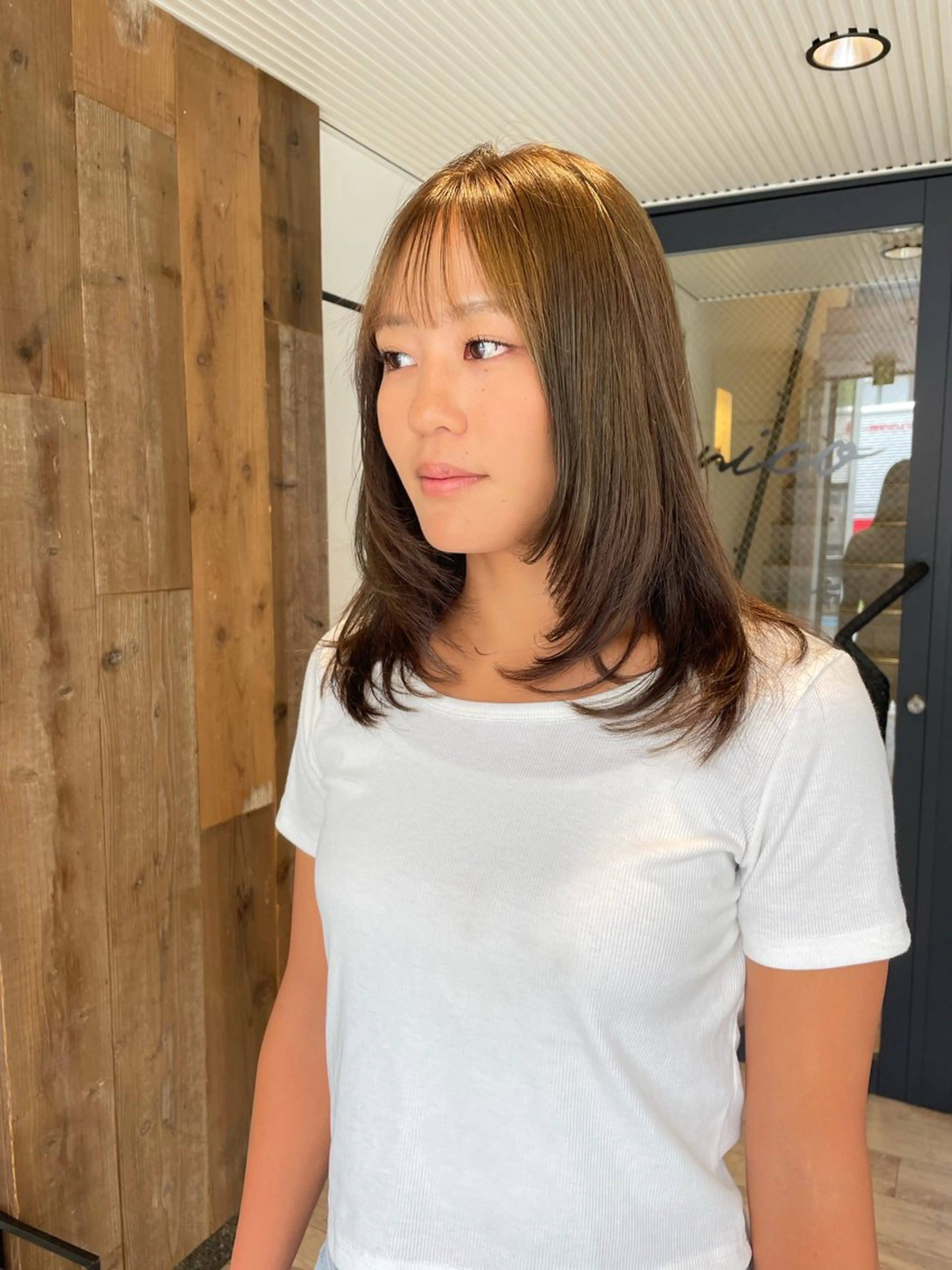 セミロング カラー オリーブカラー レイヤーカット カット ヘアカラー トリートメント 渋谷 留菜のヘアスタイル