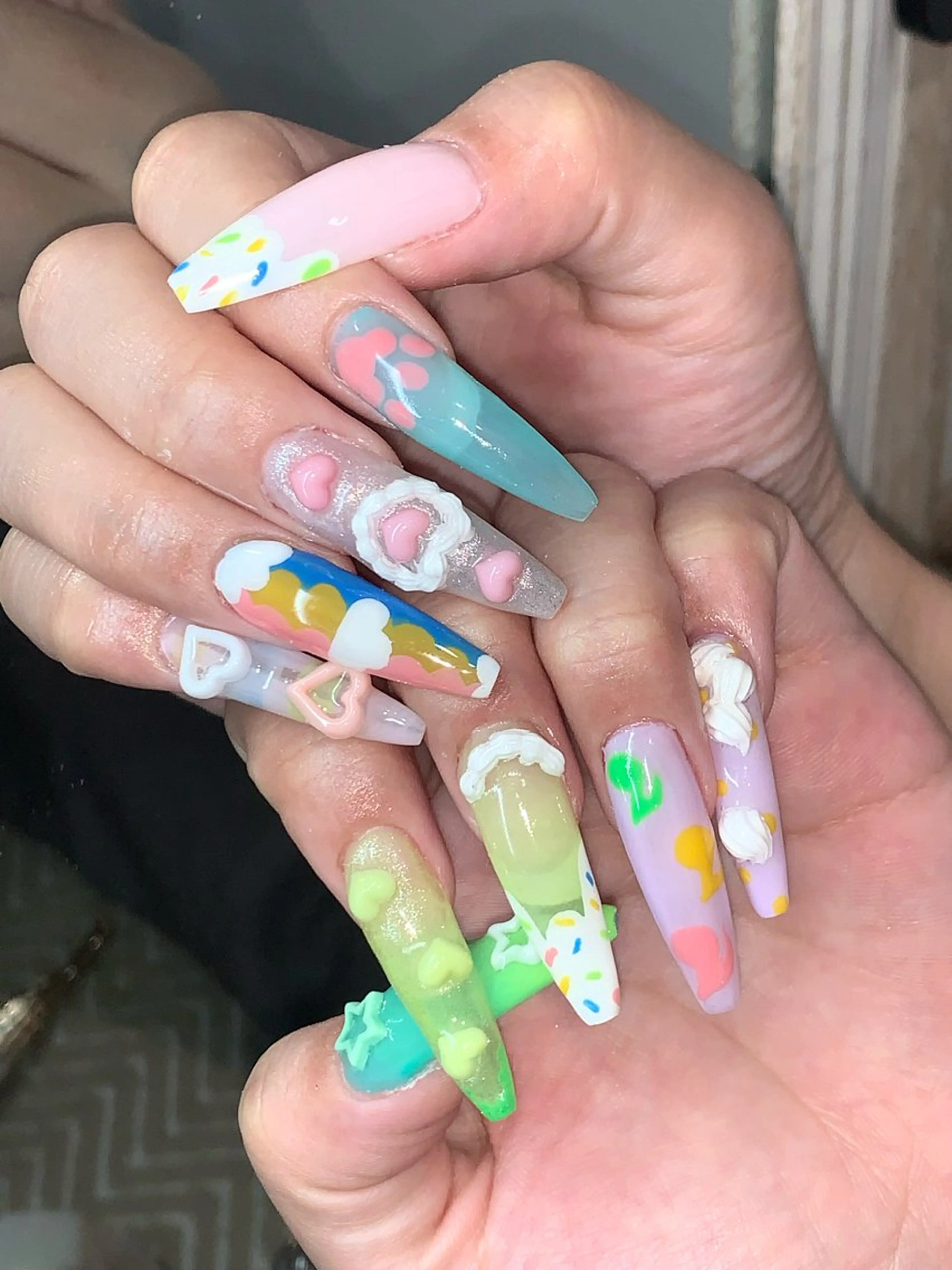 ネイル ハンドネイル NES NAIL所属・さゆり￤推しキャラ ￤ロングネイル🩷のネイルデザイン