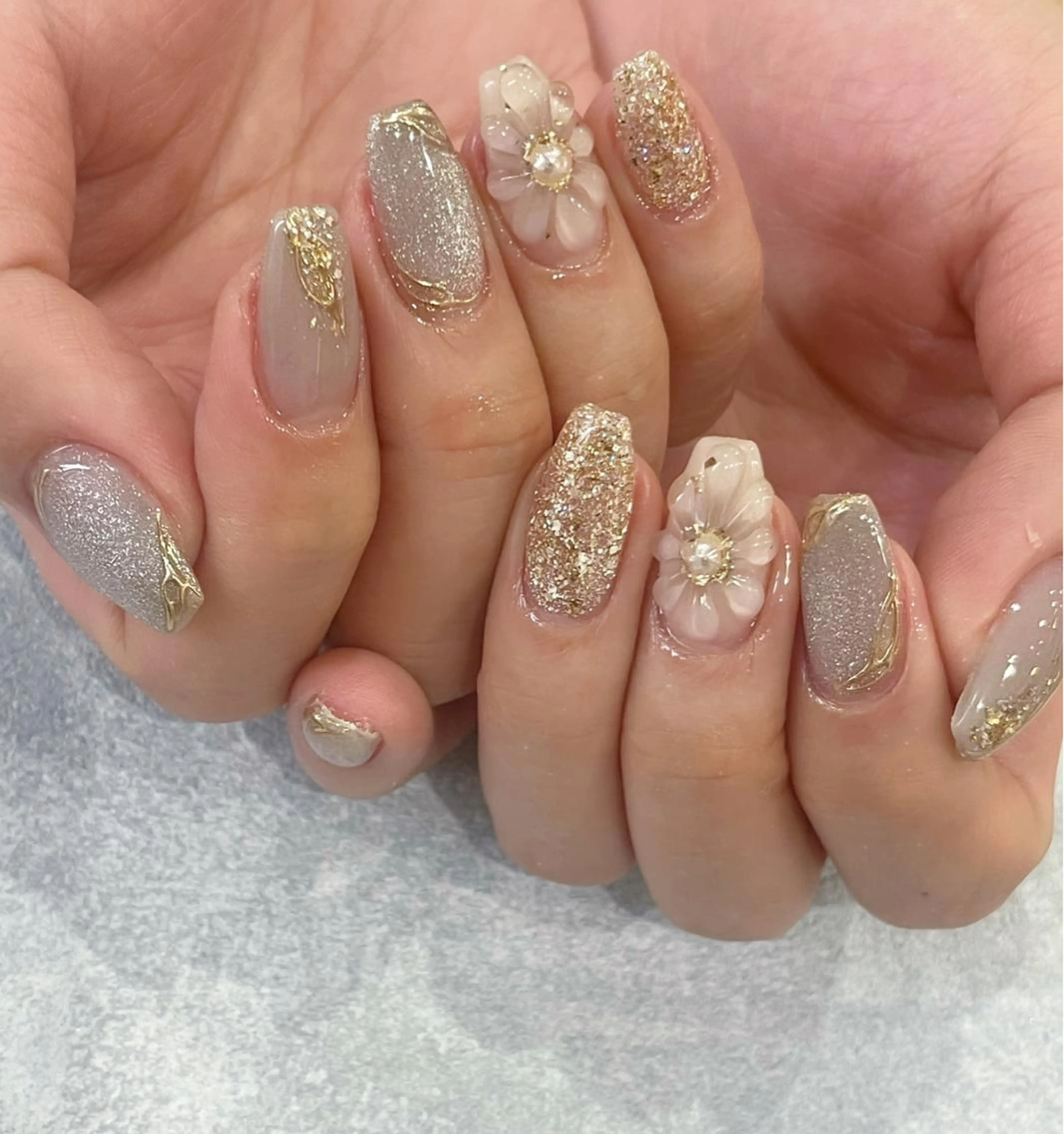 ネイル キラキラネイル ニュアンスネイル Rediant Salonのネイルデザイン