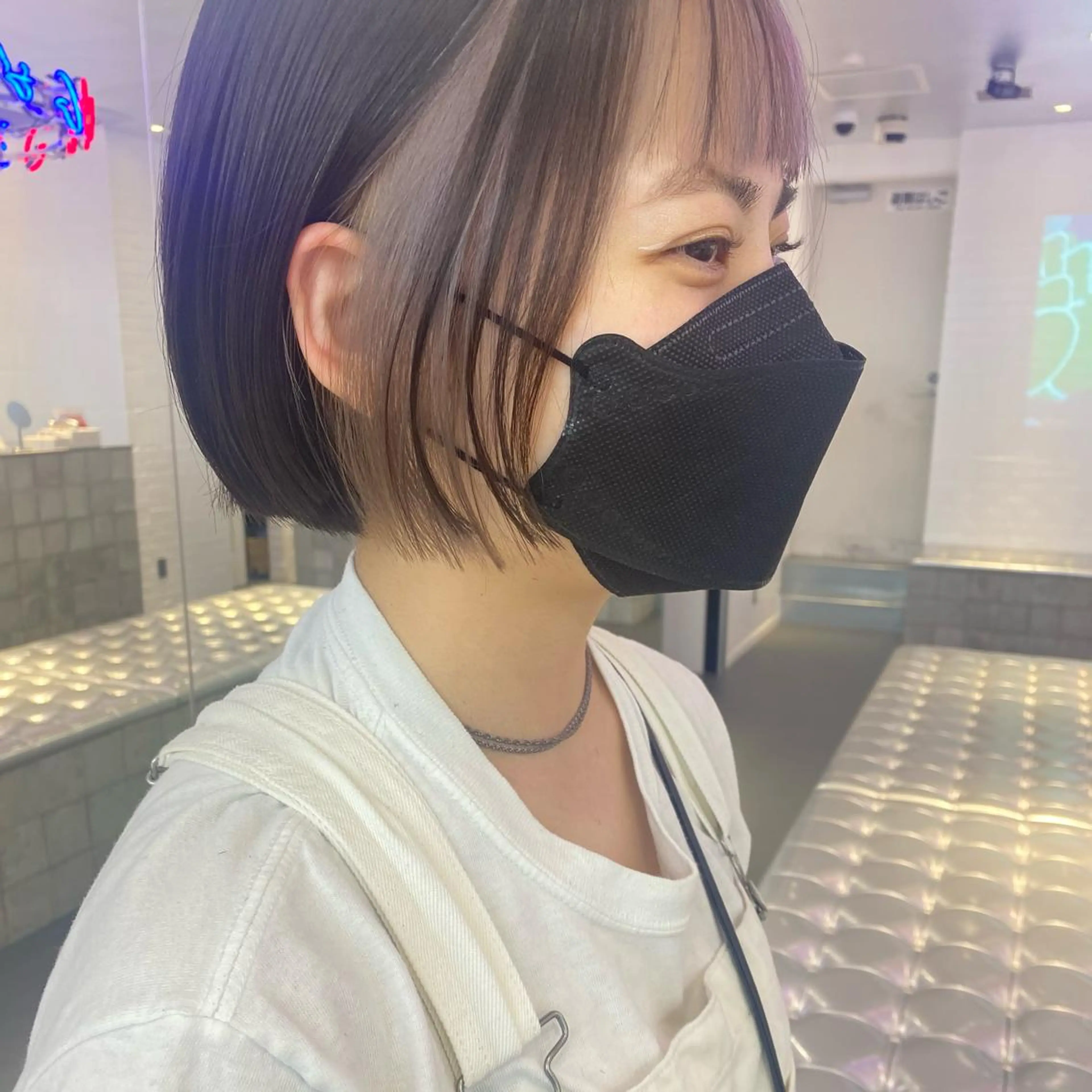 ミディアム パーマ ヘアアレンジ ミストバング ヘアカラー トリートメント 🎨ハイトーン/ 切りっぱなし みつきのヘアスタイル