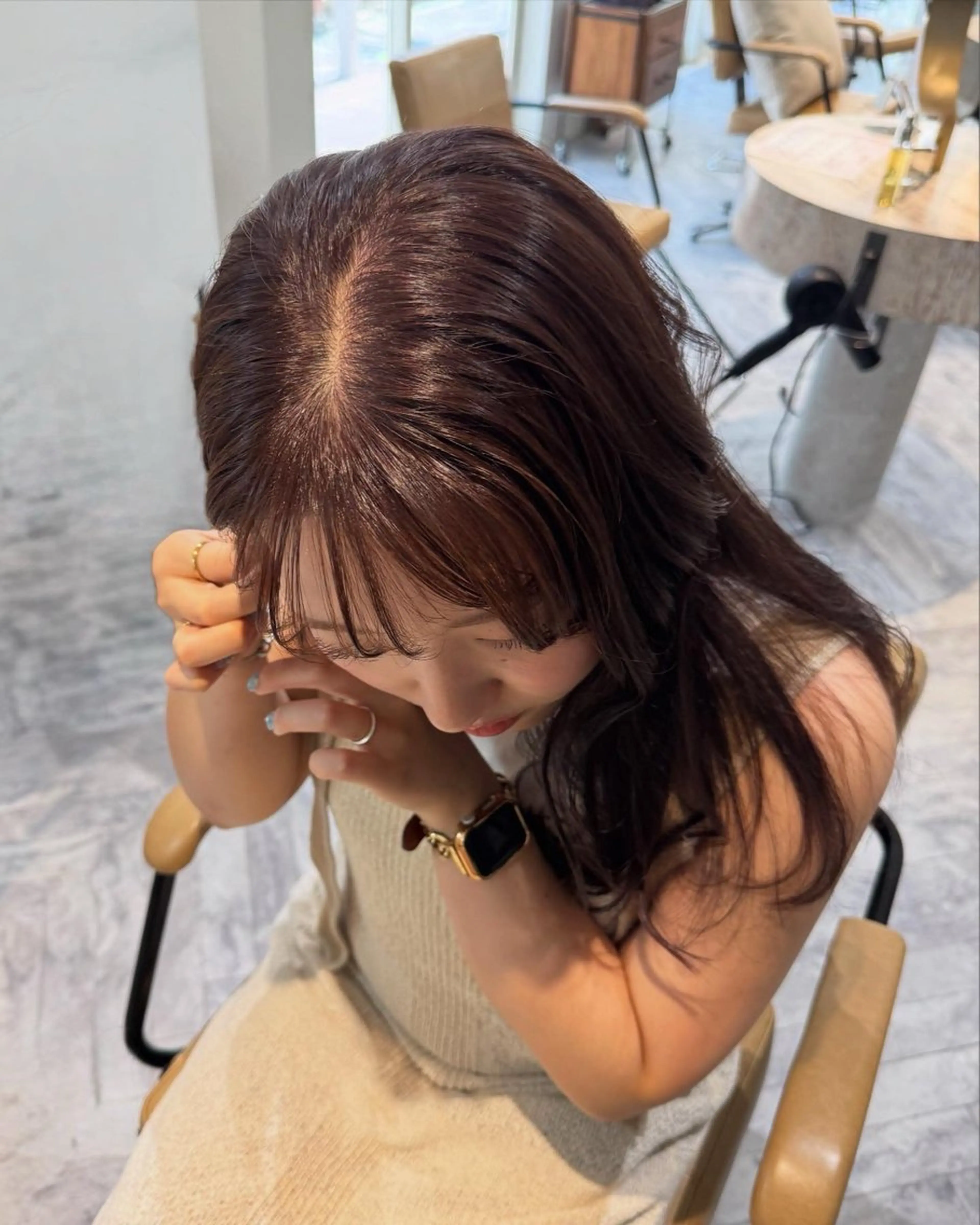 ロング カラー ミルクティー× グレージュMOMOのヘアスタイル