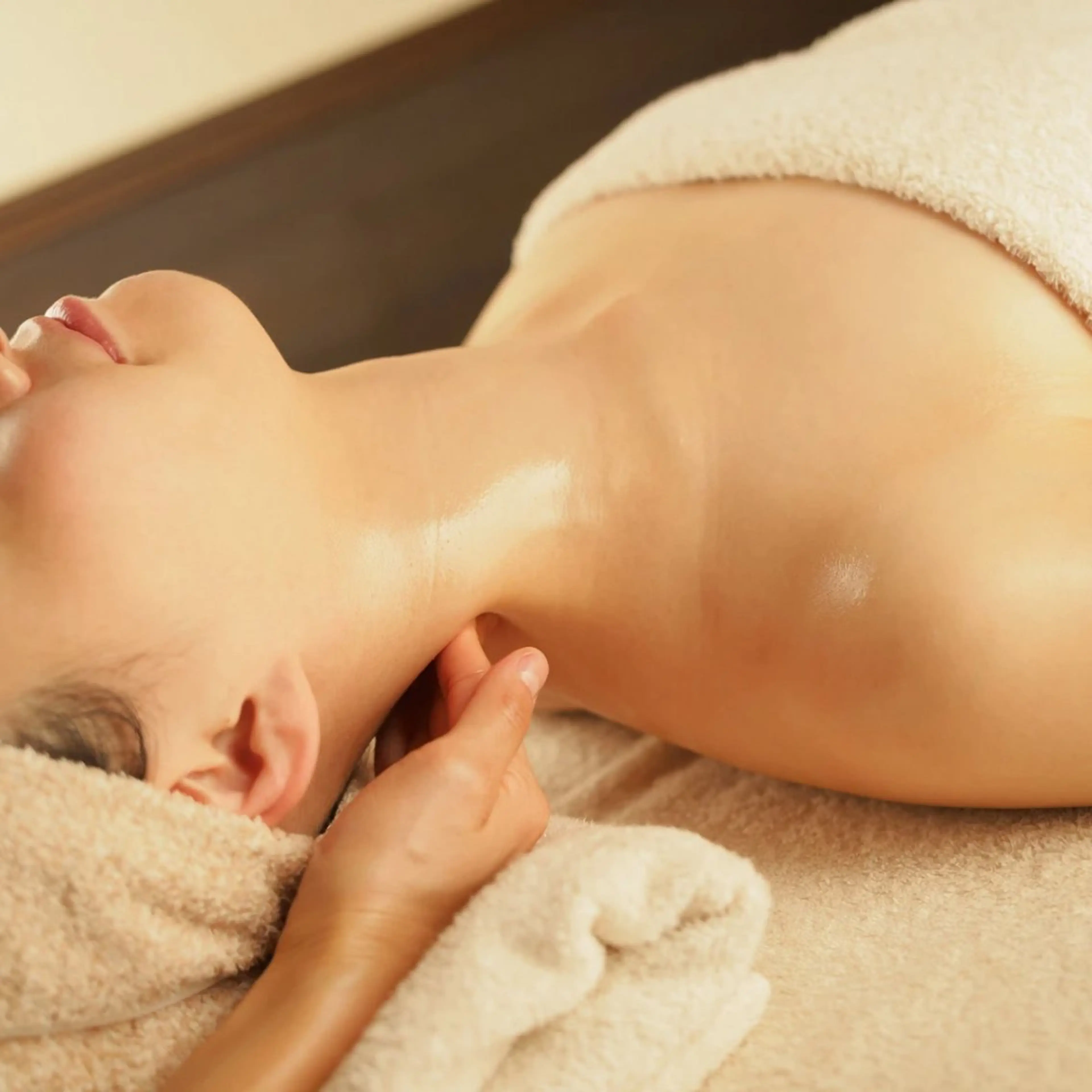 🏝️人気No1🏝️ ドライヘッドスパ＋小顔コルギ(顔/首肩/デコルテ/肩甲骨周り) 80分コースの写真