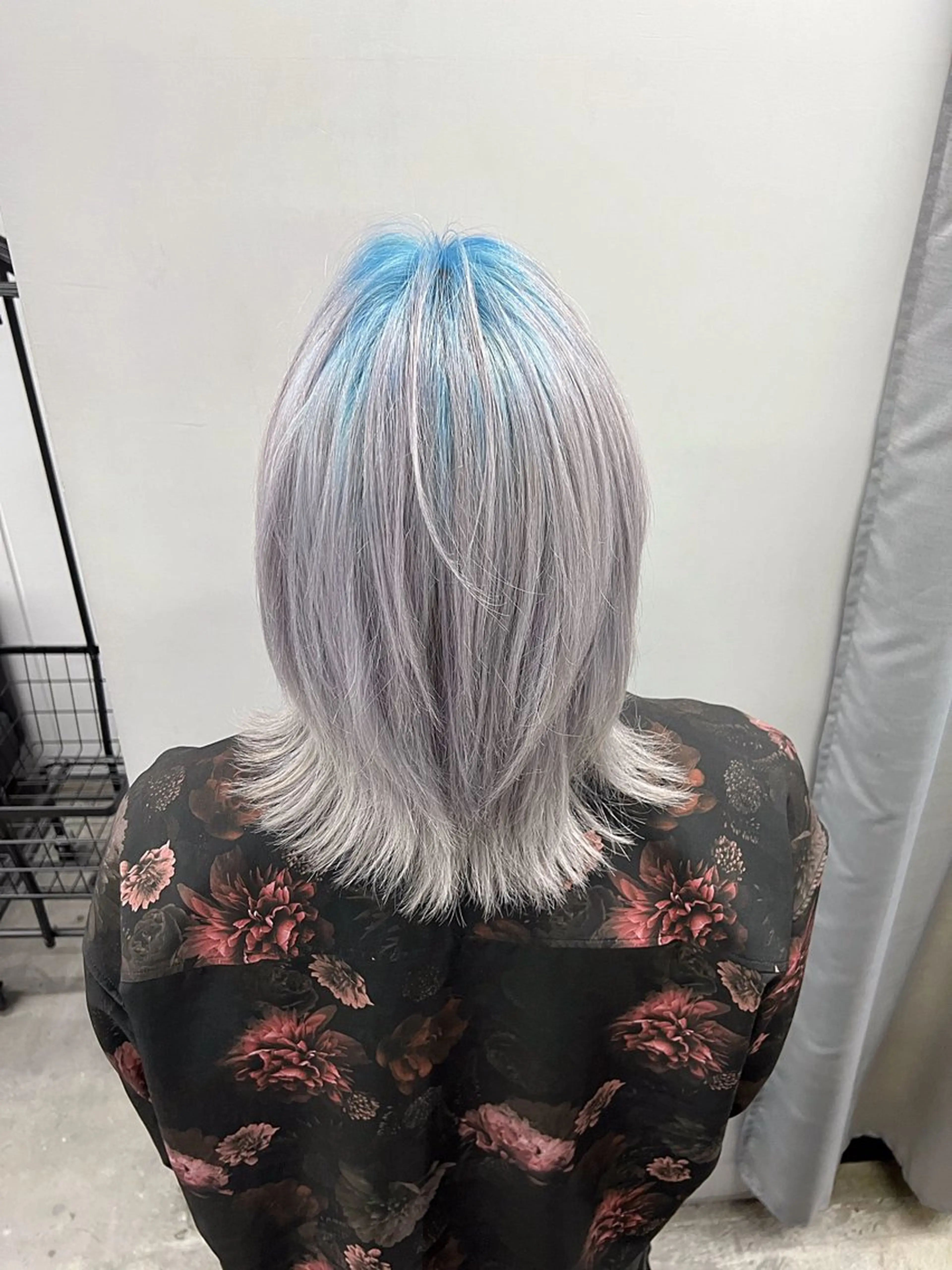 ミディアム カラー メンズ シルバー カット ヘアカラー トリートメント 【痛くないブリーチ】 野村友大のヘアスタイル