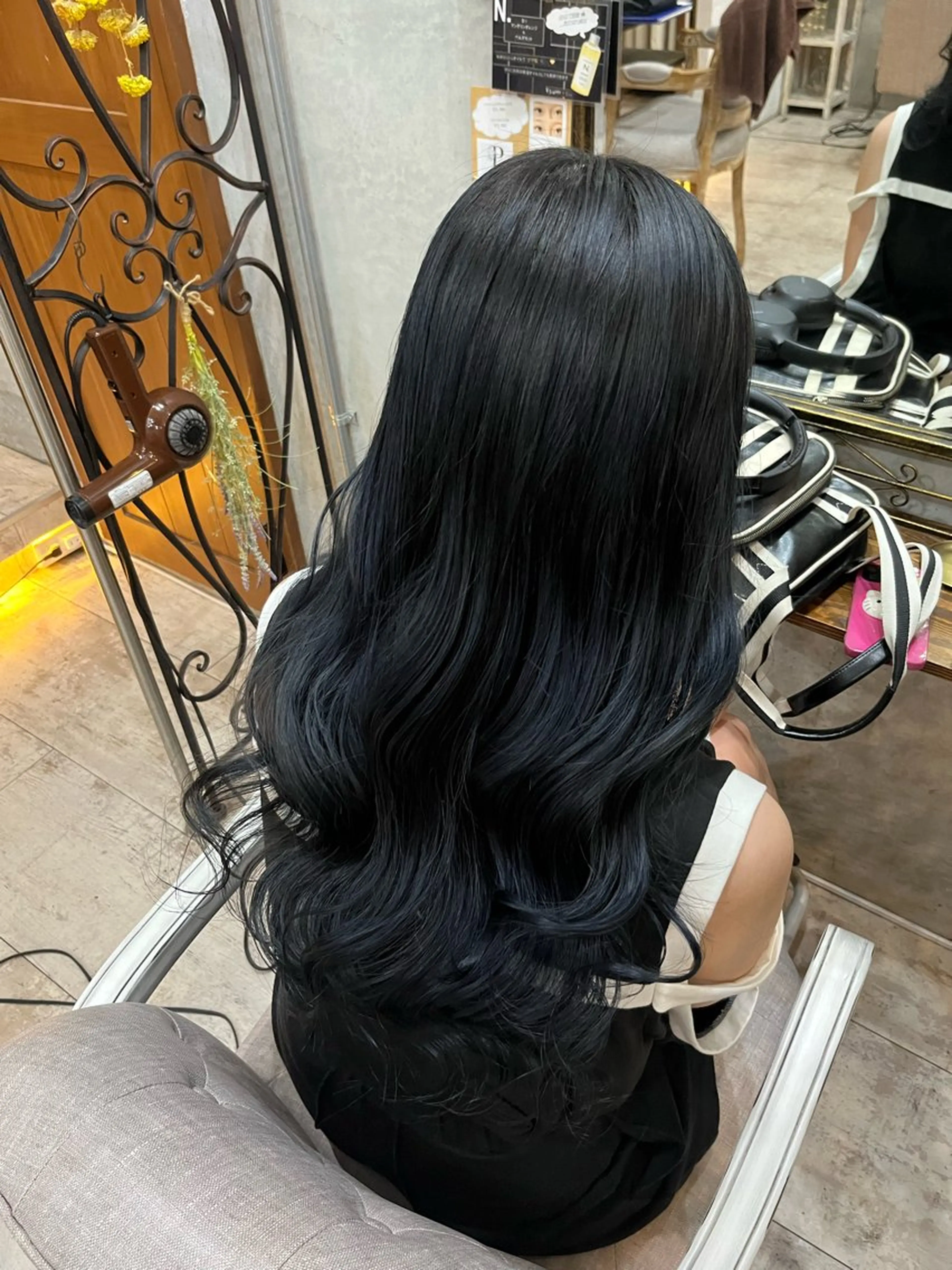 ロング カラー 黒髪 ブリーチ ダブルカラー ネイビーカラー ブリーチなしカラー 艶髪/ハイトーン/ ヘアセット/モエノのヘアスタイル