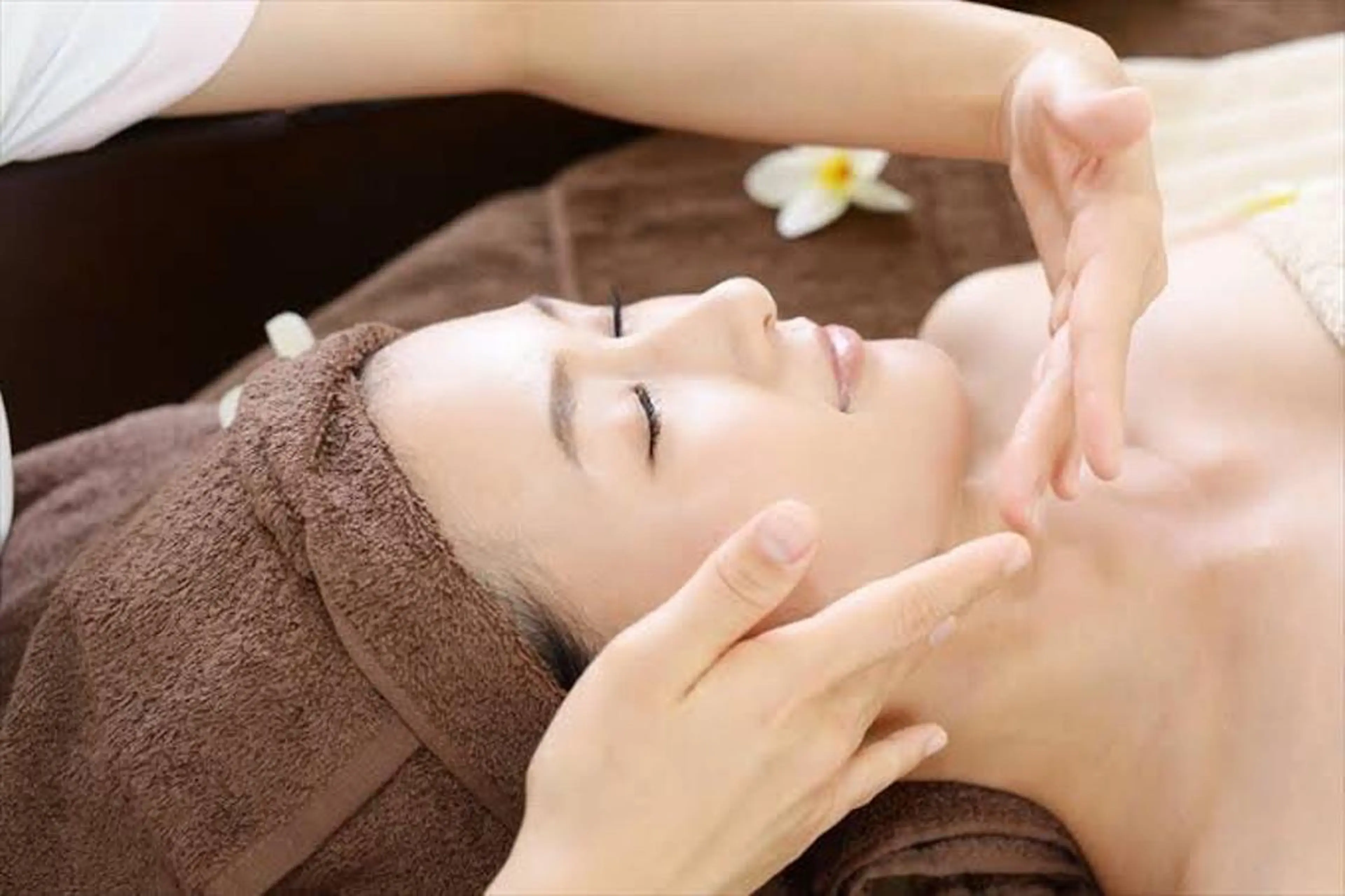 【フェイシャル+ 小顔美容整体】60分の写真