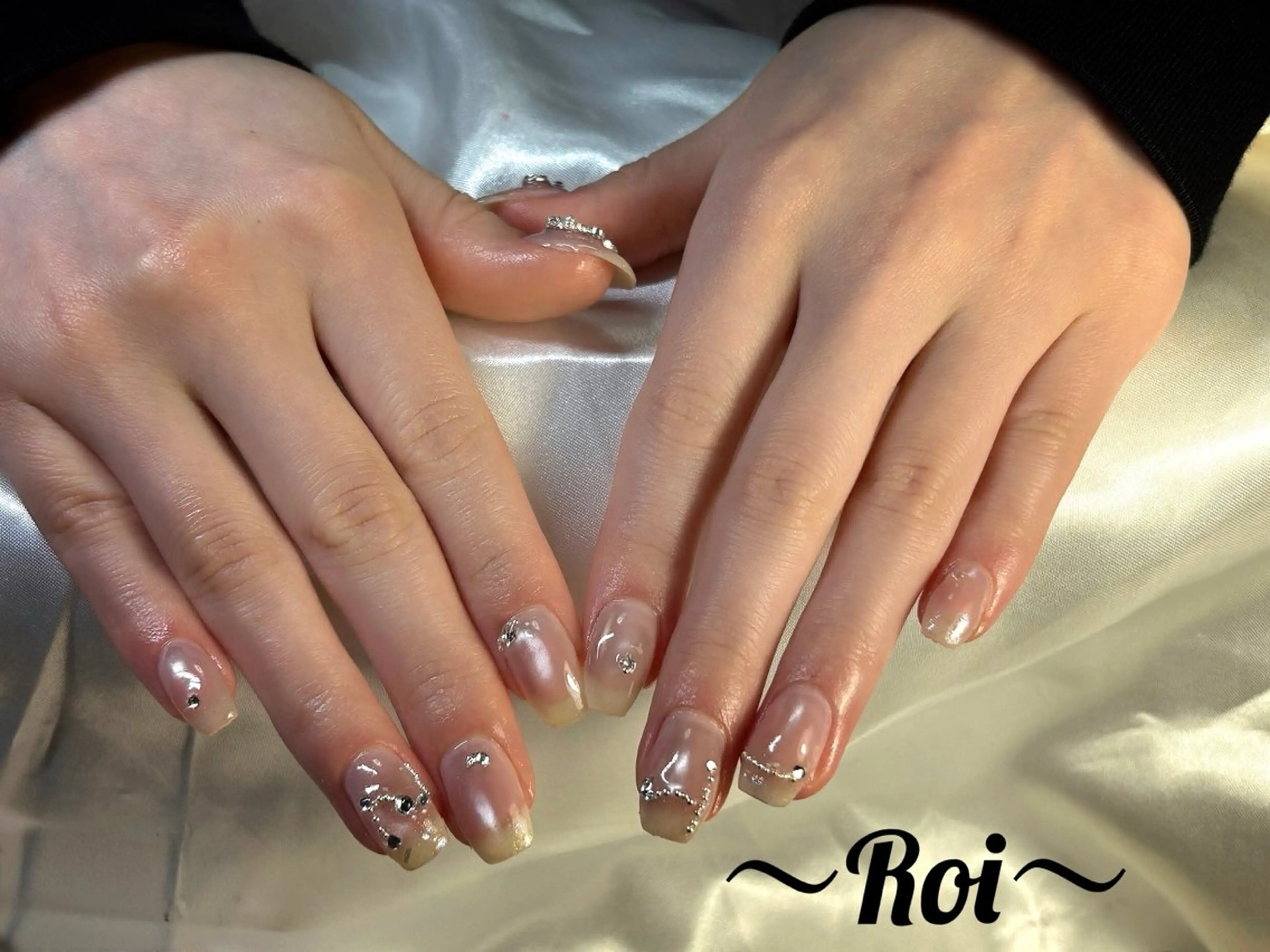 ネイル ニュアンスネイル ハンドネイル ネイルサロン Roiのネイルデザイン