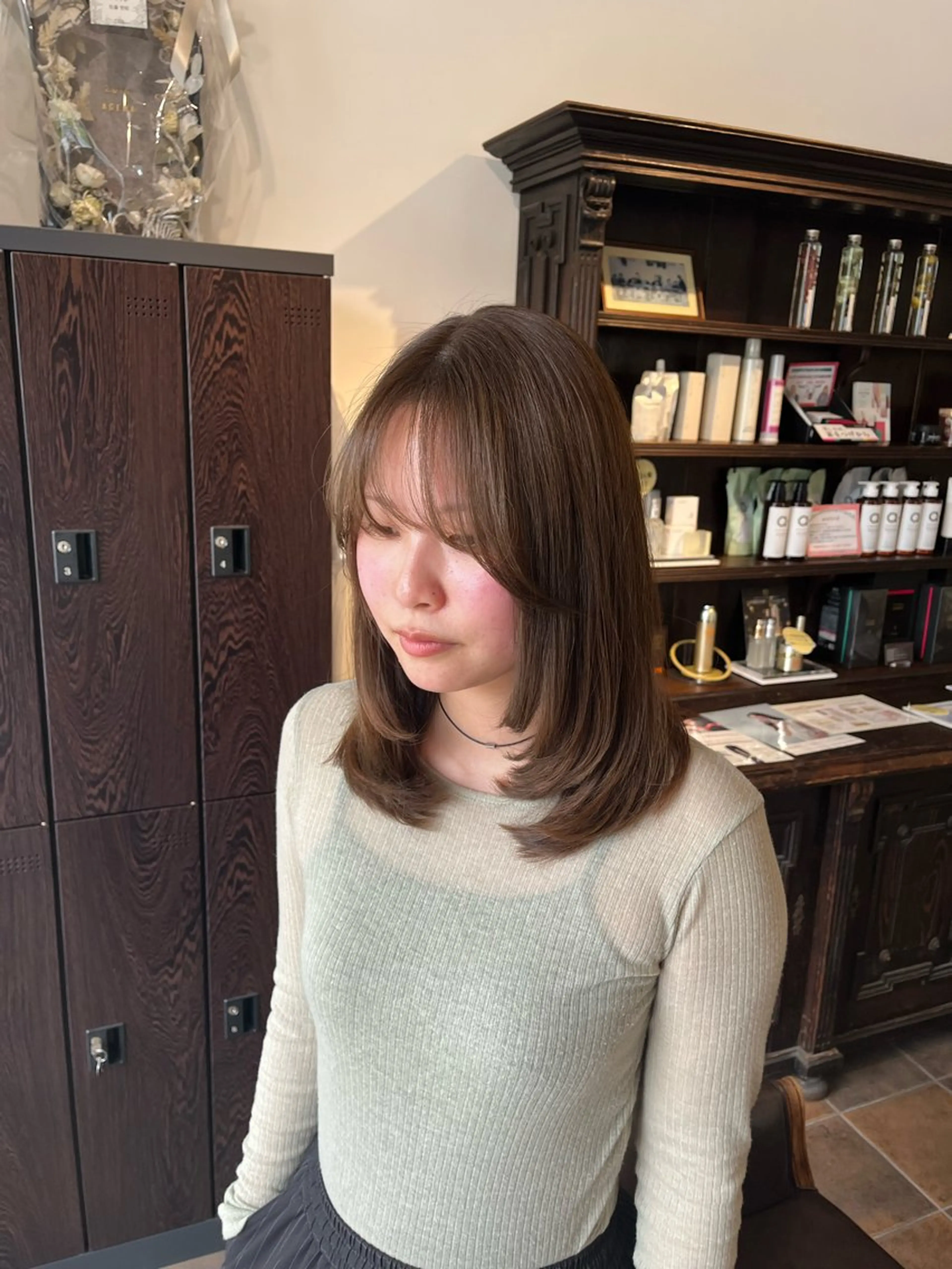 ミディアム 顔まわりレイヤー 顔周りカット レイヤーカット ageha hair所属・水ノ上 優花のヘアスタイル