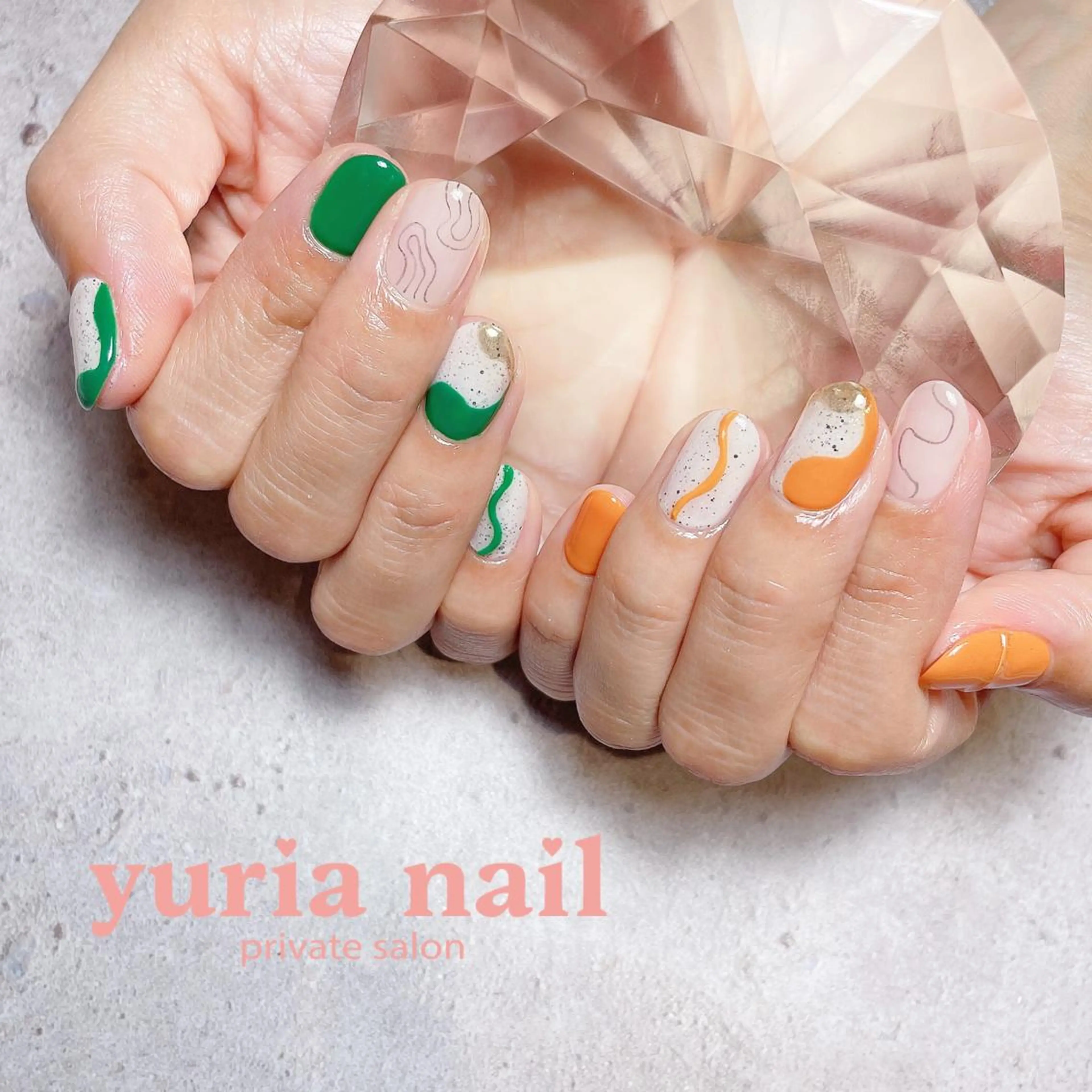 ネイル ジェルネイル グリーン 持ち込み ニュアンスネイル オレンジ ハンドネイル 小林 ゆりあのネイルデザイン