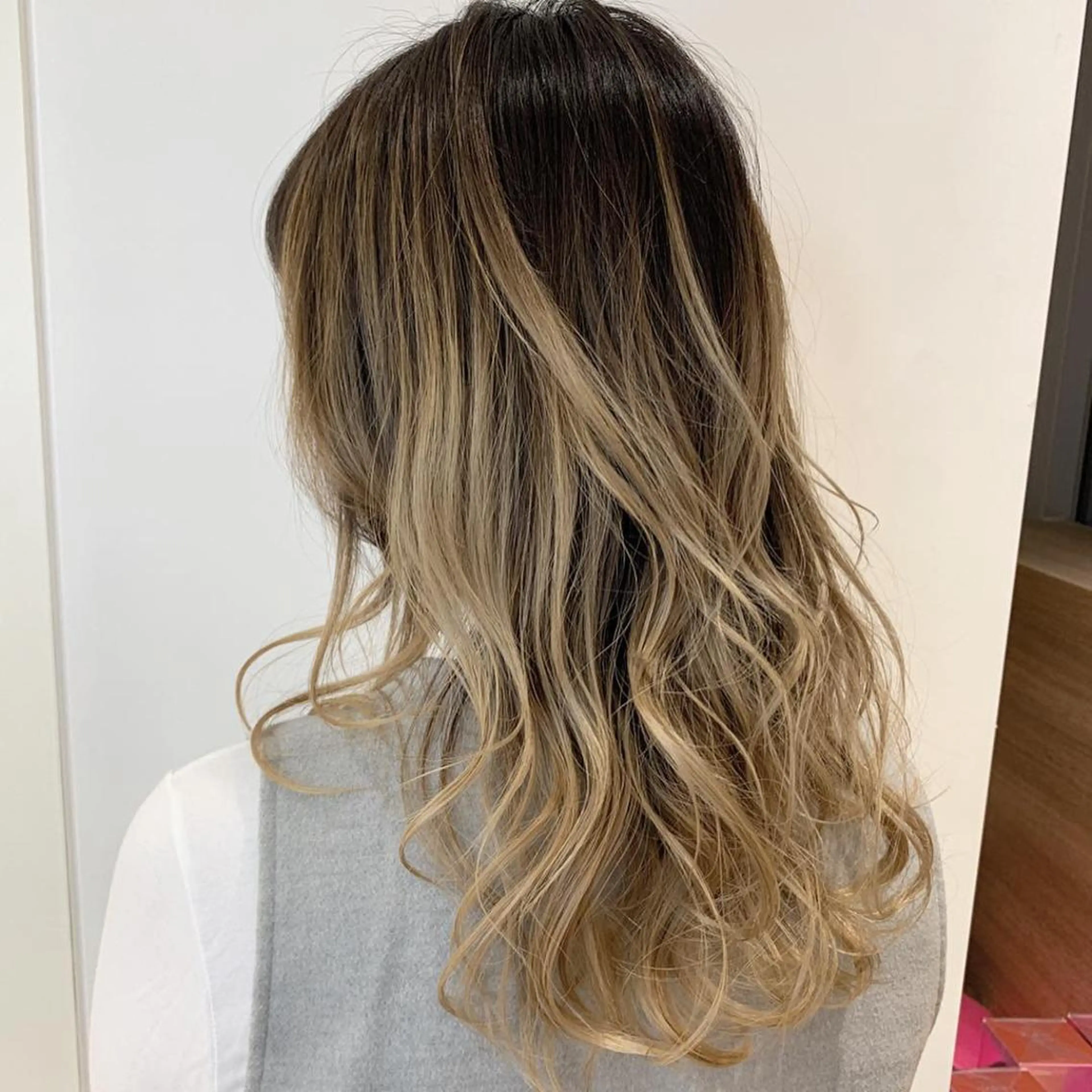 ロング カラー ベージュカラー ブリーチ ケアブリーチ カット ヘアカラー Le'a渋谷所属・インナーエクステ渋谷 🦋KAJIのヘアスタイル