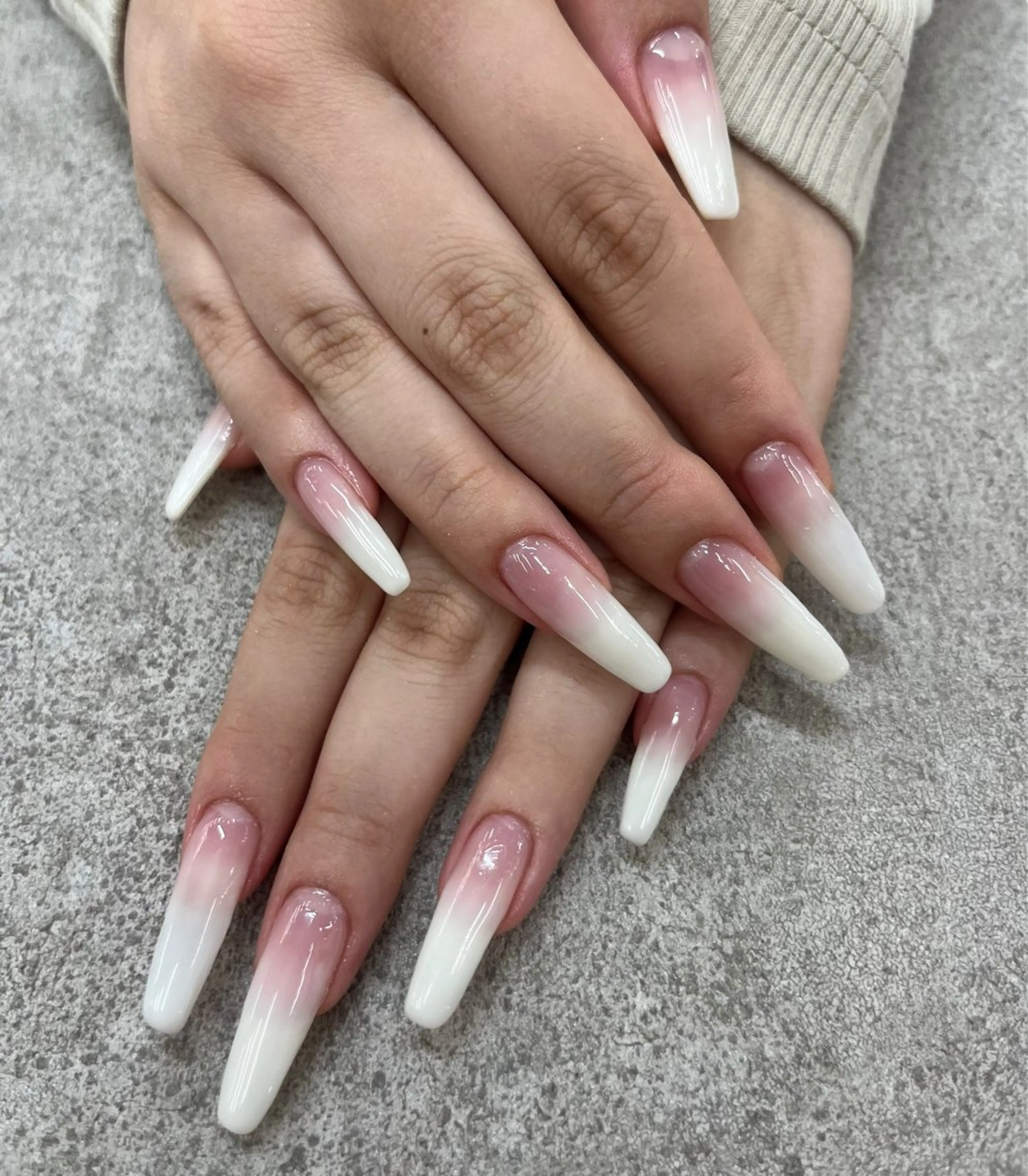 ネイル 長さ出し グラデーション MAXKELLY YUIのネイルデザイン