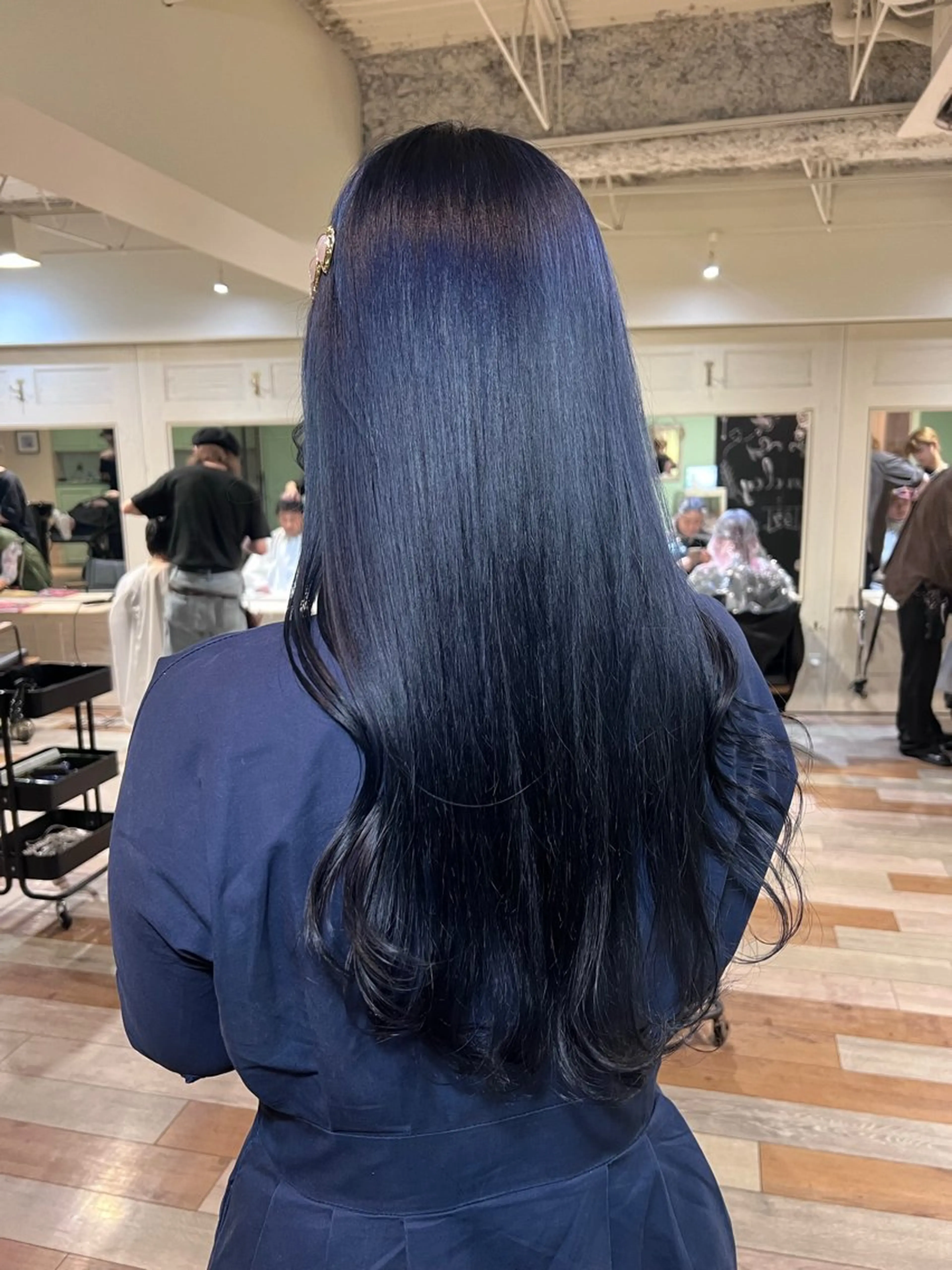 ロング カラー 黒髪 ブリーチ ブルーカラー ブルーブラック ネイビーカラー ヘアカラー 🌈デザインヘア職人 Kaede🌈のヘアスタイル