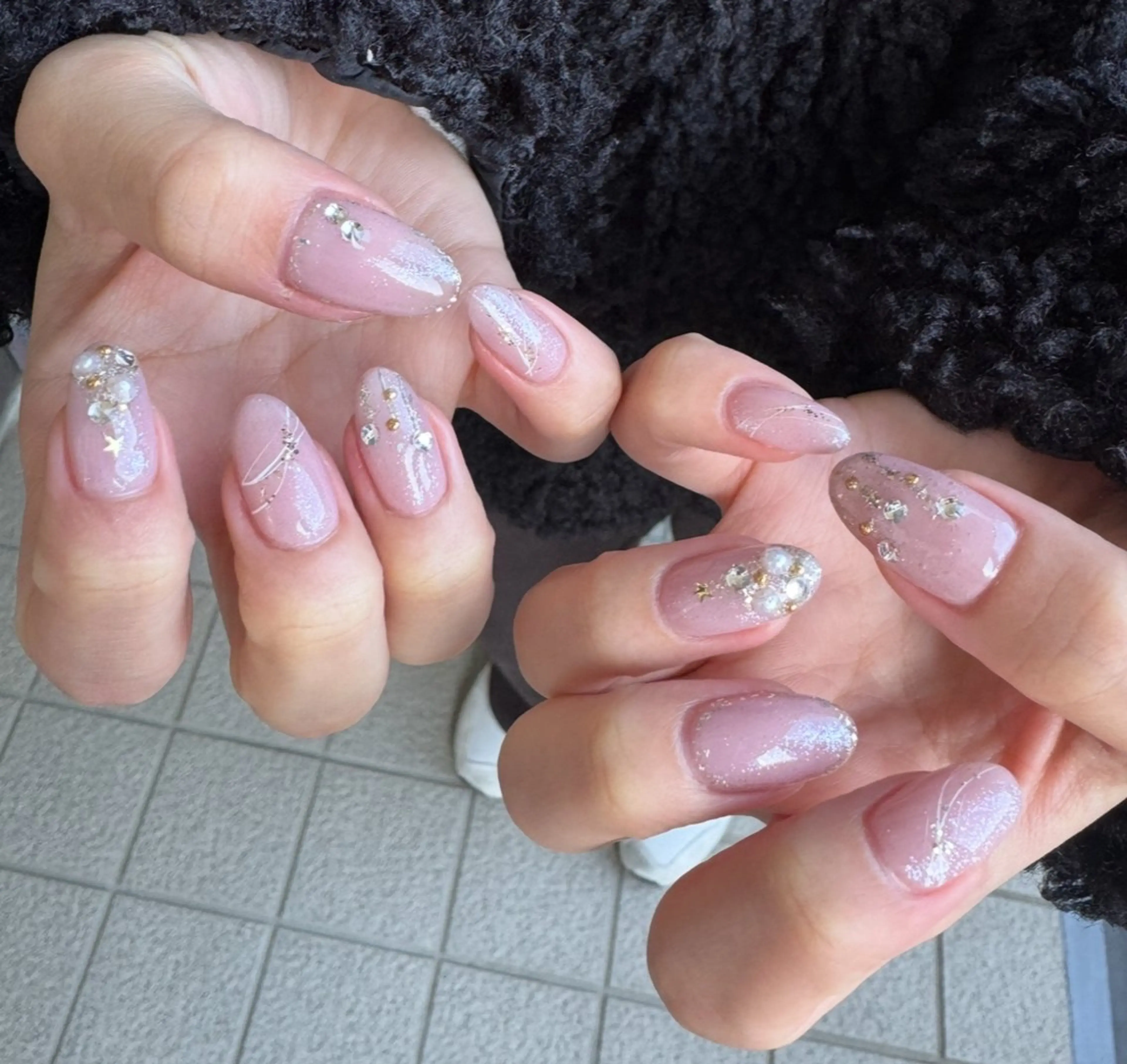 ネイル 成人式 キラキラネイル ニュアンスネイル オフィスネイル シンプルネイル Lililas サロン&スクールのネイルデザイン