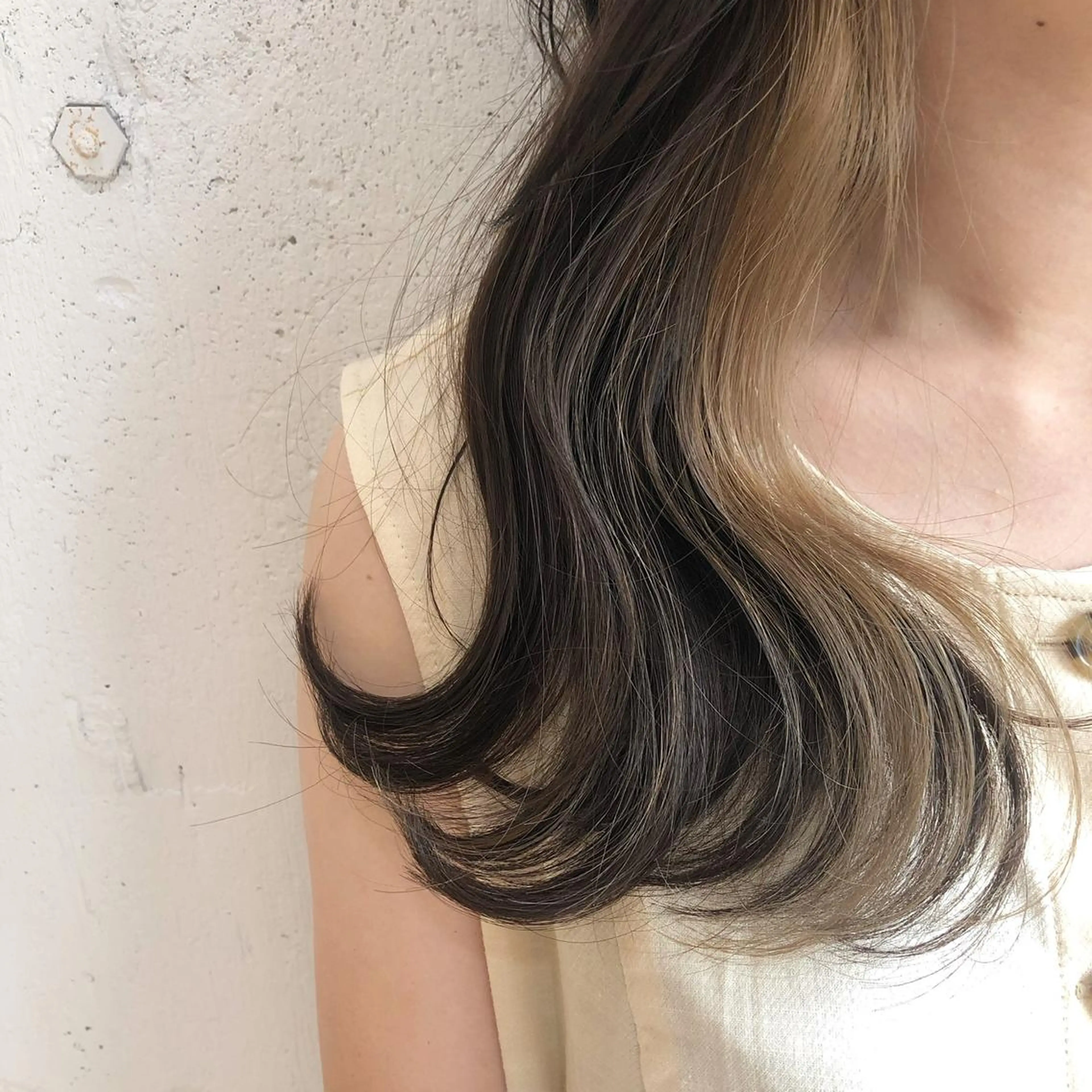 【ケアブリーチ付き】イヤリングカラー（インナーカラー）＋デザインカットの写真