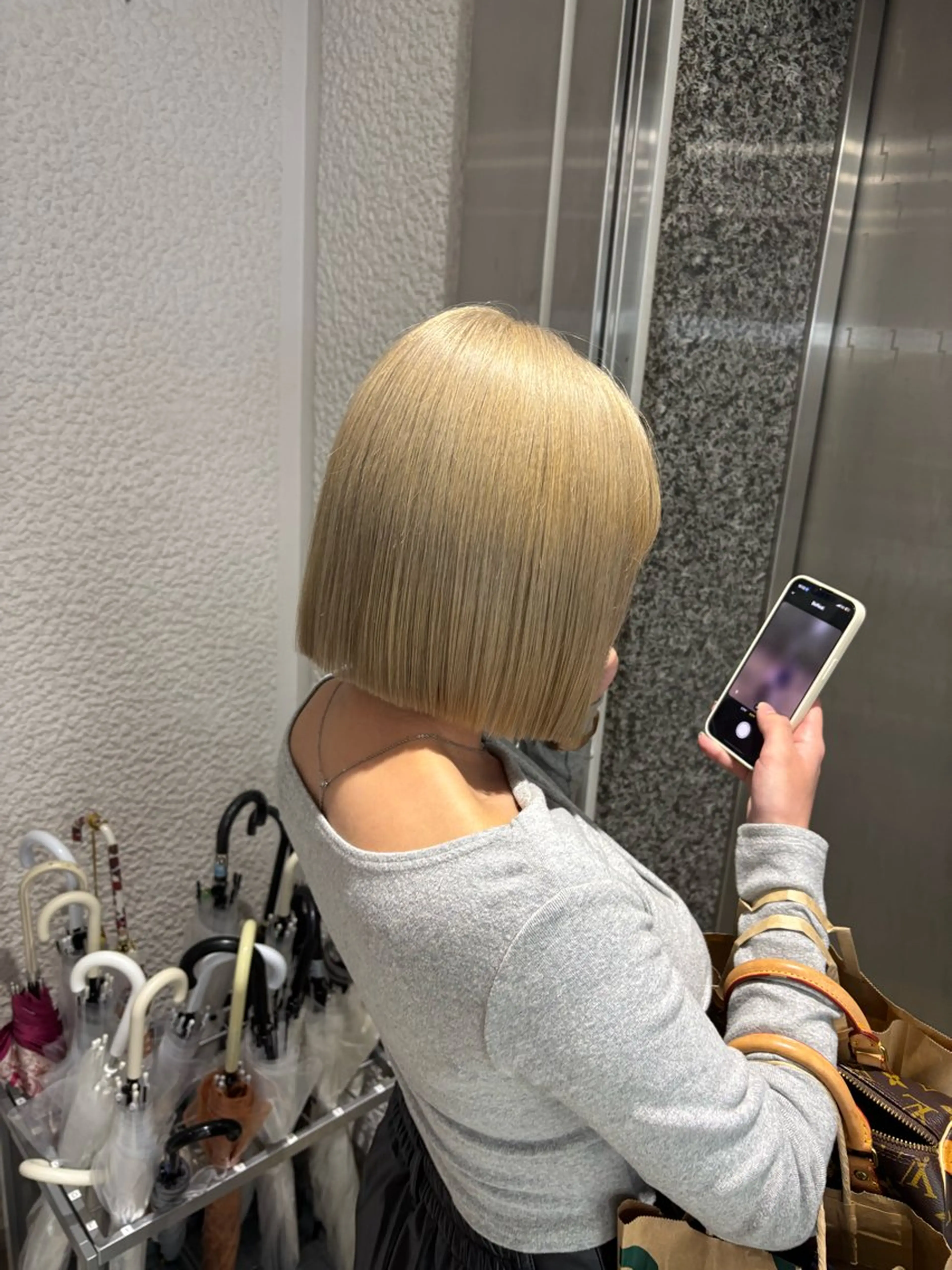 ミディアム カラー モテ髪💕ハイトーン ベージュ yuriaのヘアスタイル