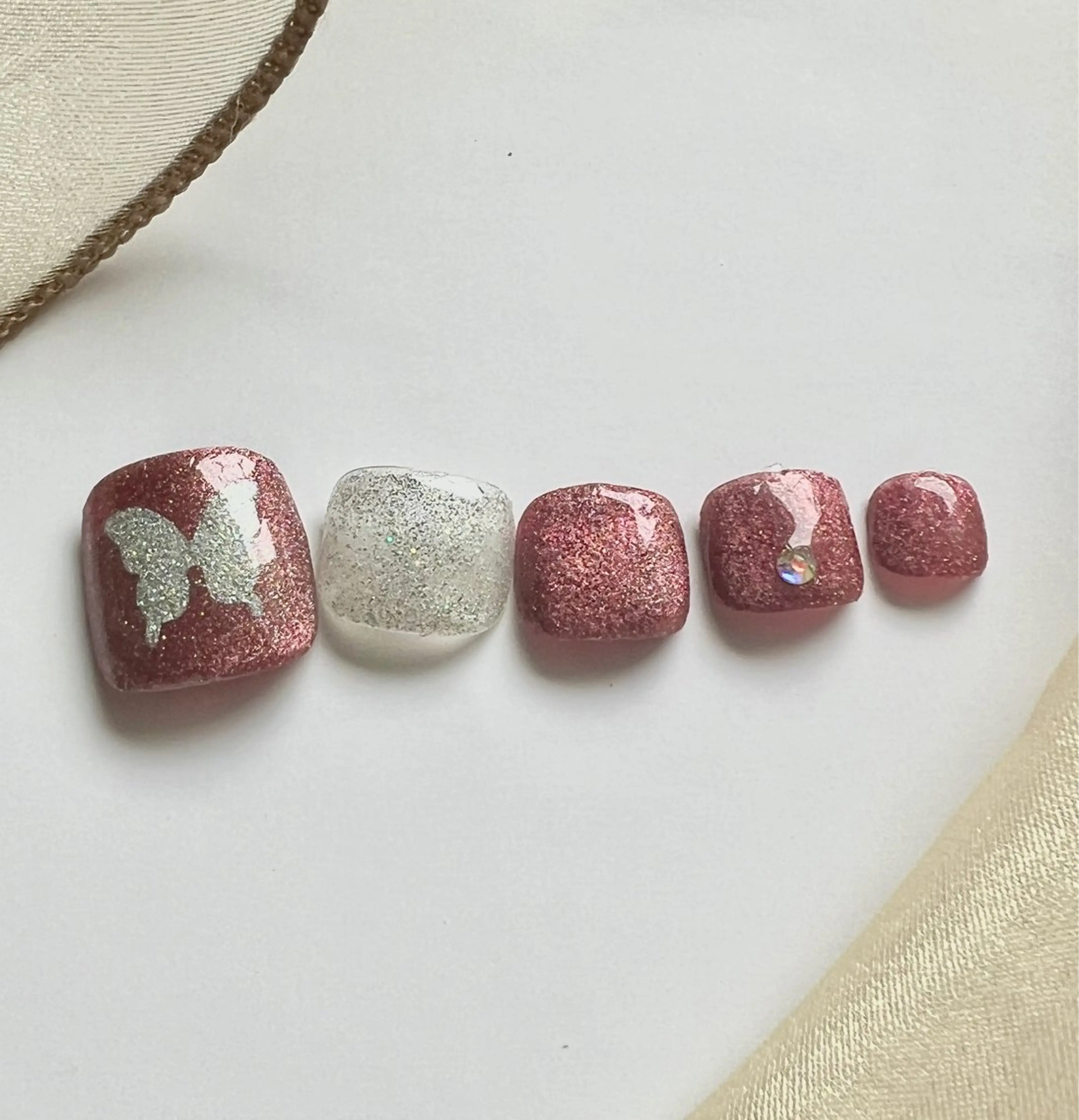 ネイル フットネイル キャンアイドレッシー六本木店所属・MIKA／耳ツボ ／マグネットネイルのネイルデザイン