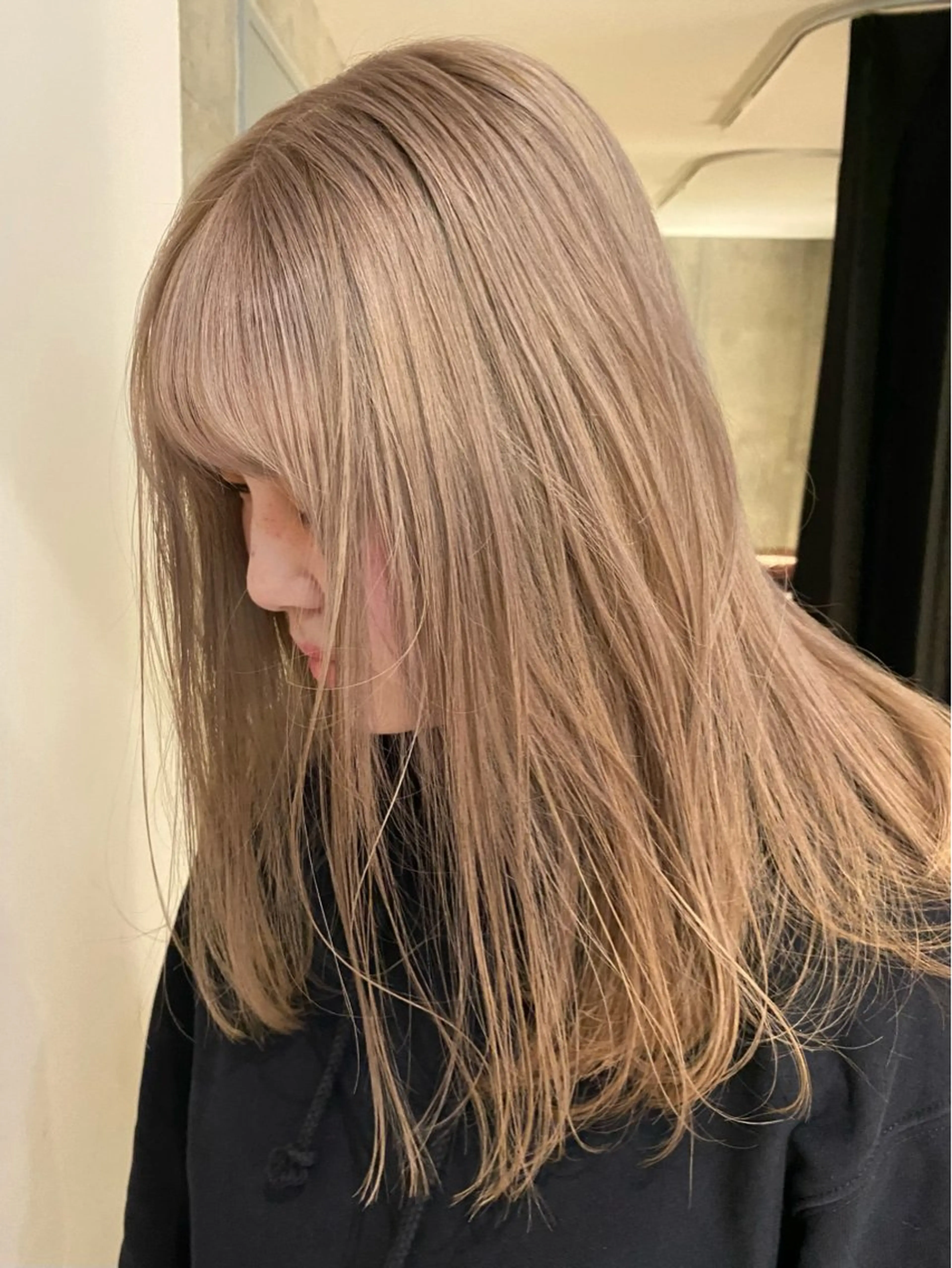 ロング カラー ベージュカラー ミルクティーベージュ ヘアカラー トリートメント ヘアセット ベージュカラー🐑 レイヤー🤎塚原優芽のヘアスタイル