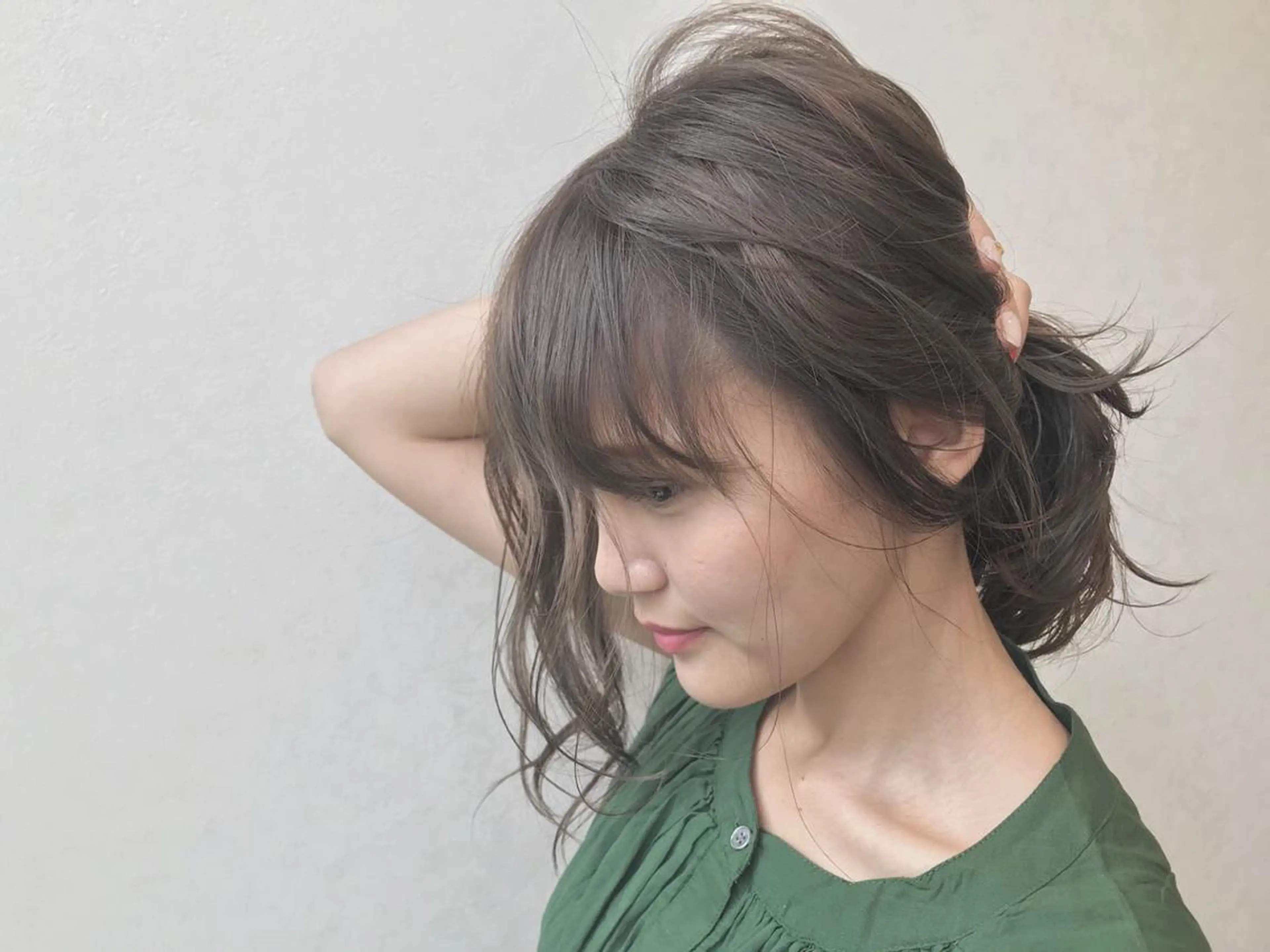 セミロング カラー ブルーカラー ブルージュ AGU akariのヘアスタイル