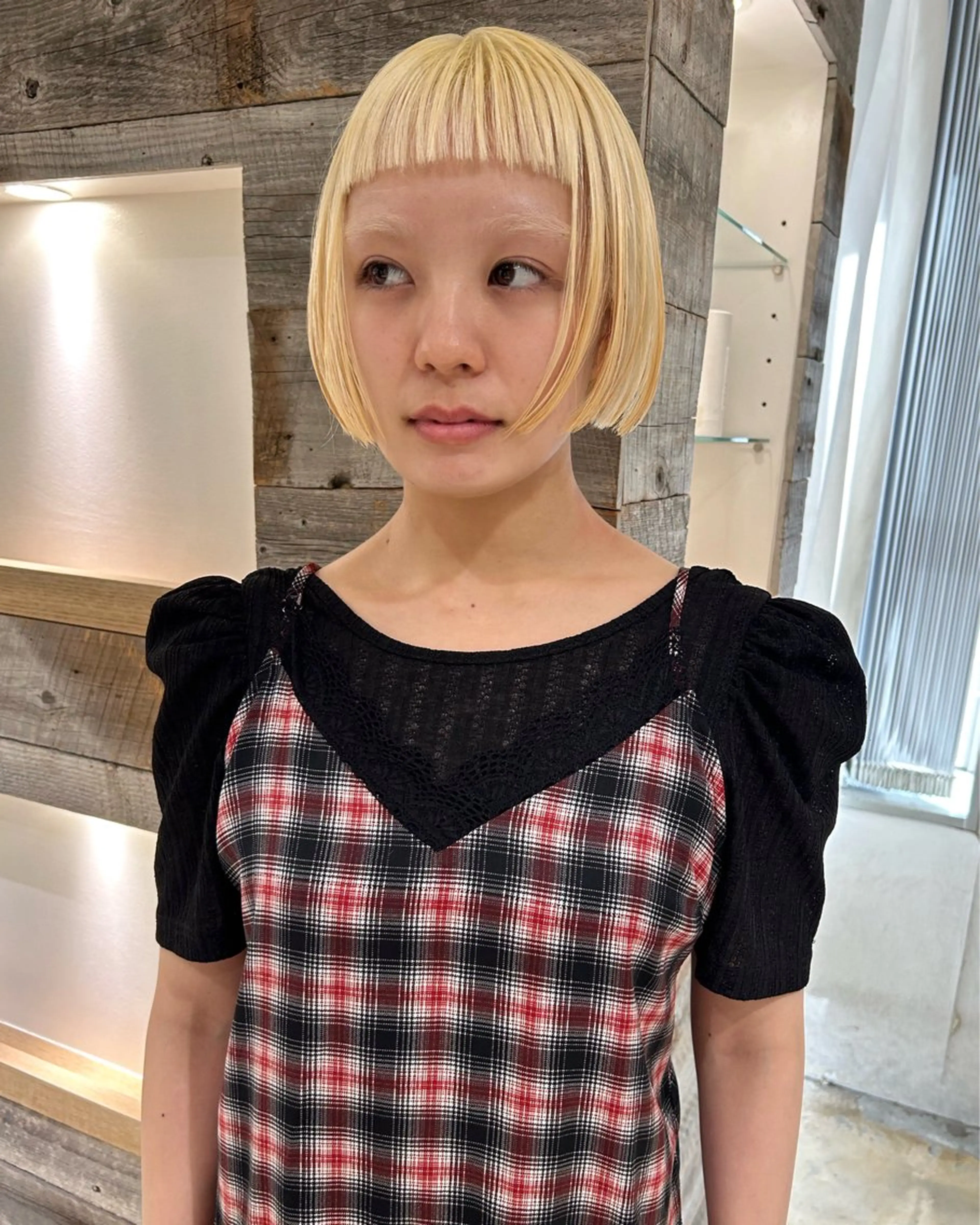 ショート カラー ブリーチ 抜きっぱなしブロンド ブロンド ケアブリーチ ボブ カット ヘアカラー トリートメント Loom.所属・村上雅人 ナチュラルモードのヘアスタイル