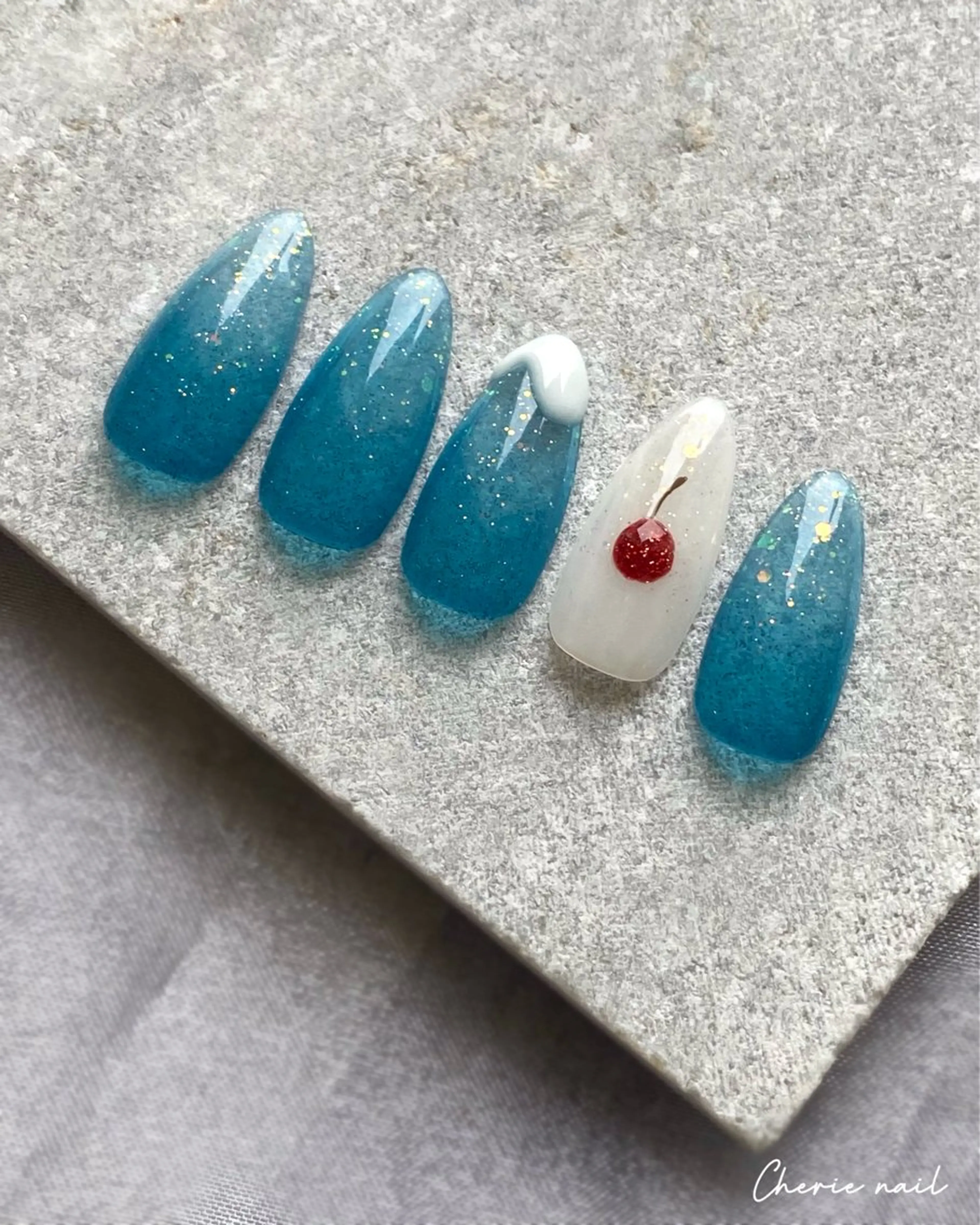 ネイル ブルー ジェルネイル ラメ(グリッター) ハンドネイル Cherienail yunaのネイルデザイン