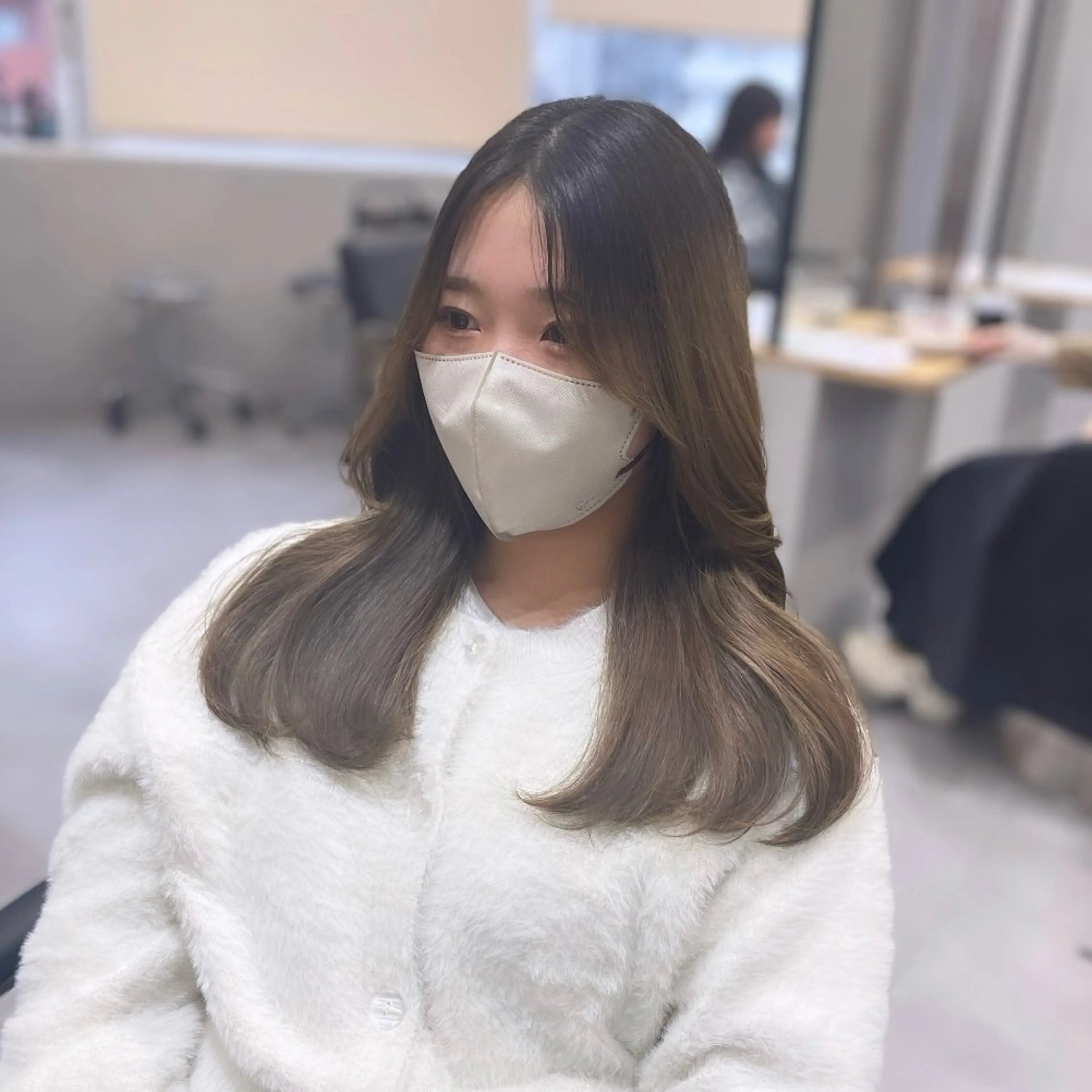 ロング くびれヘア 韓国風ヘア レイヤーカット カット Rui/透明感カラー 暖色/レイヤーカットのヘアスタイル