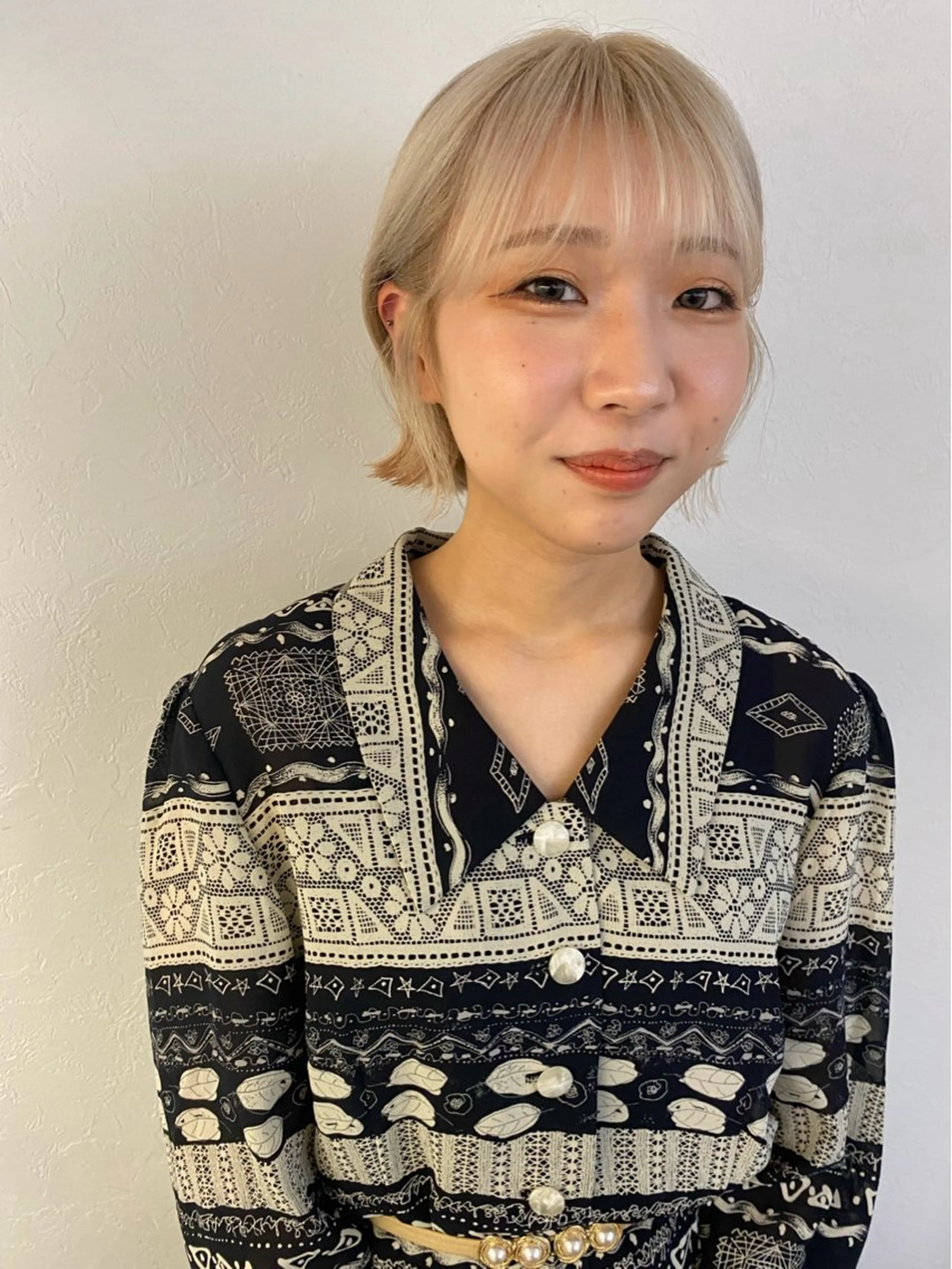 ショート カラー ブリーチ ブロンド ダブルカラー ハイトーンカラー ホワイトブロンド ヘアカラー 森貴裕/ベージュ/ パーマ/オリーブのヘアスタイル