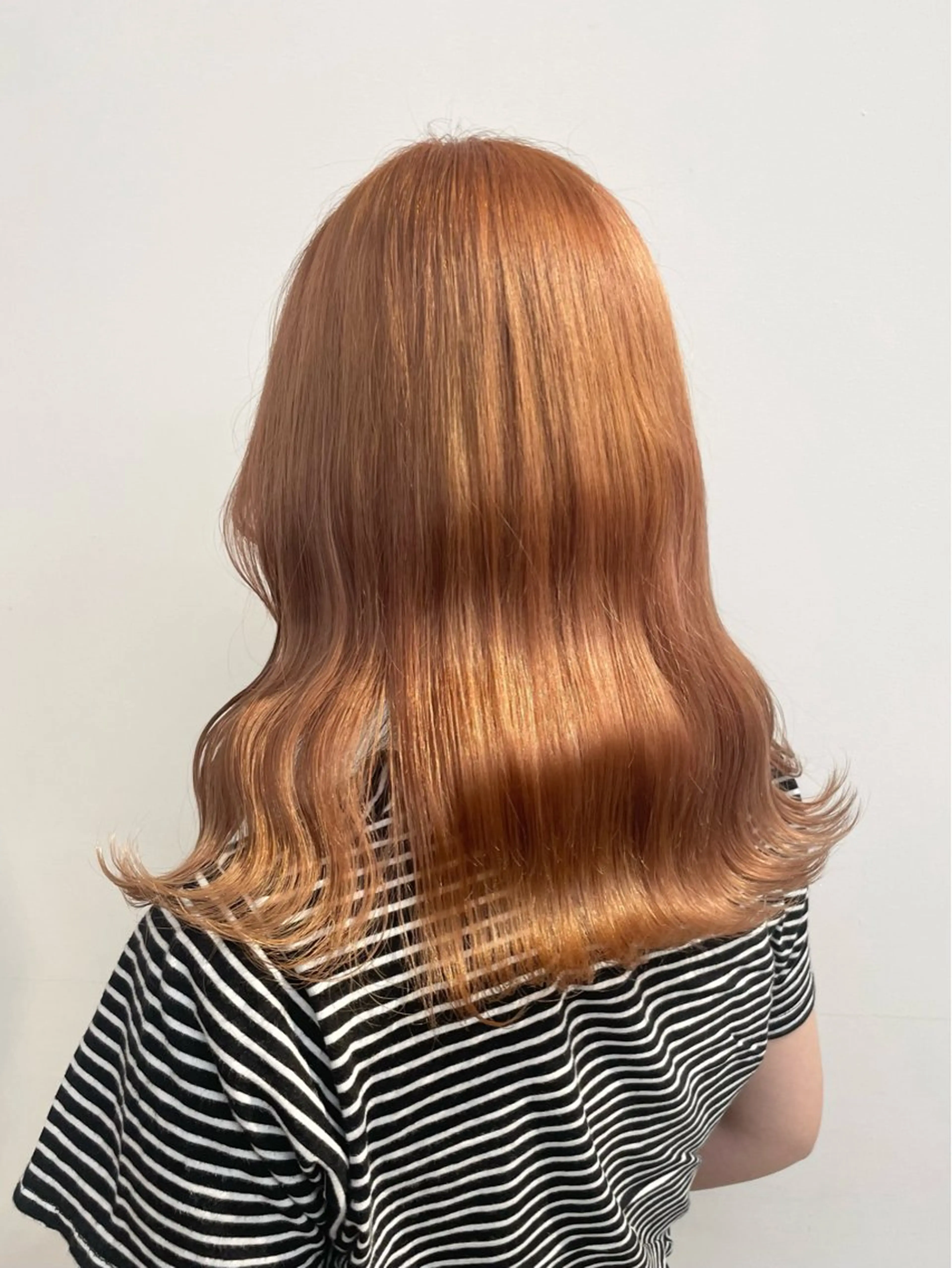 セミロング カラー オレンジ MINDS LINO Reinaのヘアスタイル