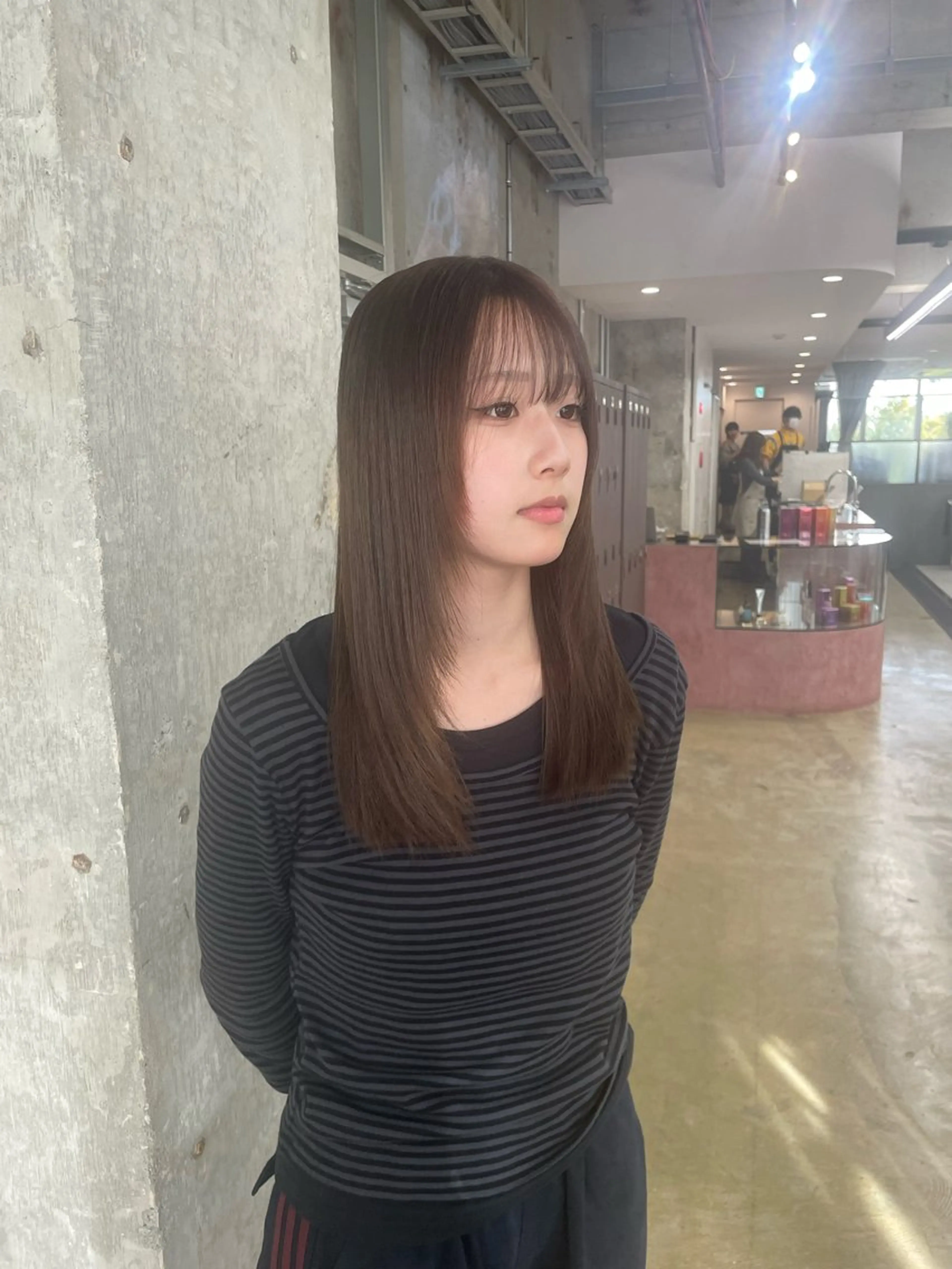 ロング レイヤーカット 鈴木瑛里／ブロンド ベージュ／男女のヘアスタイル