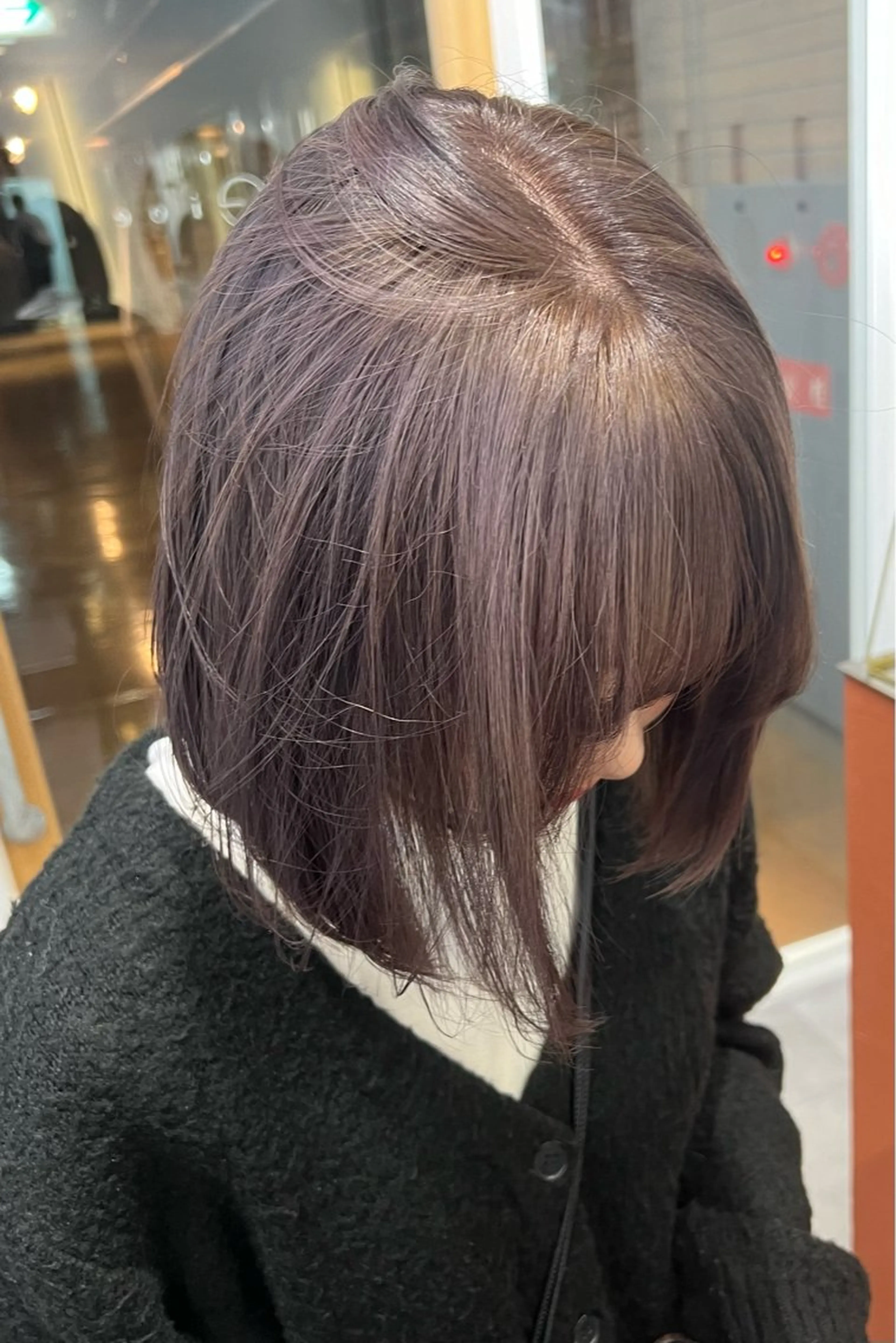 ミディアム シオン/艶髪/ 暗髪カラーのヘアスタイル