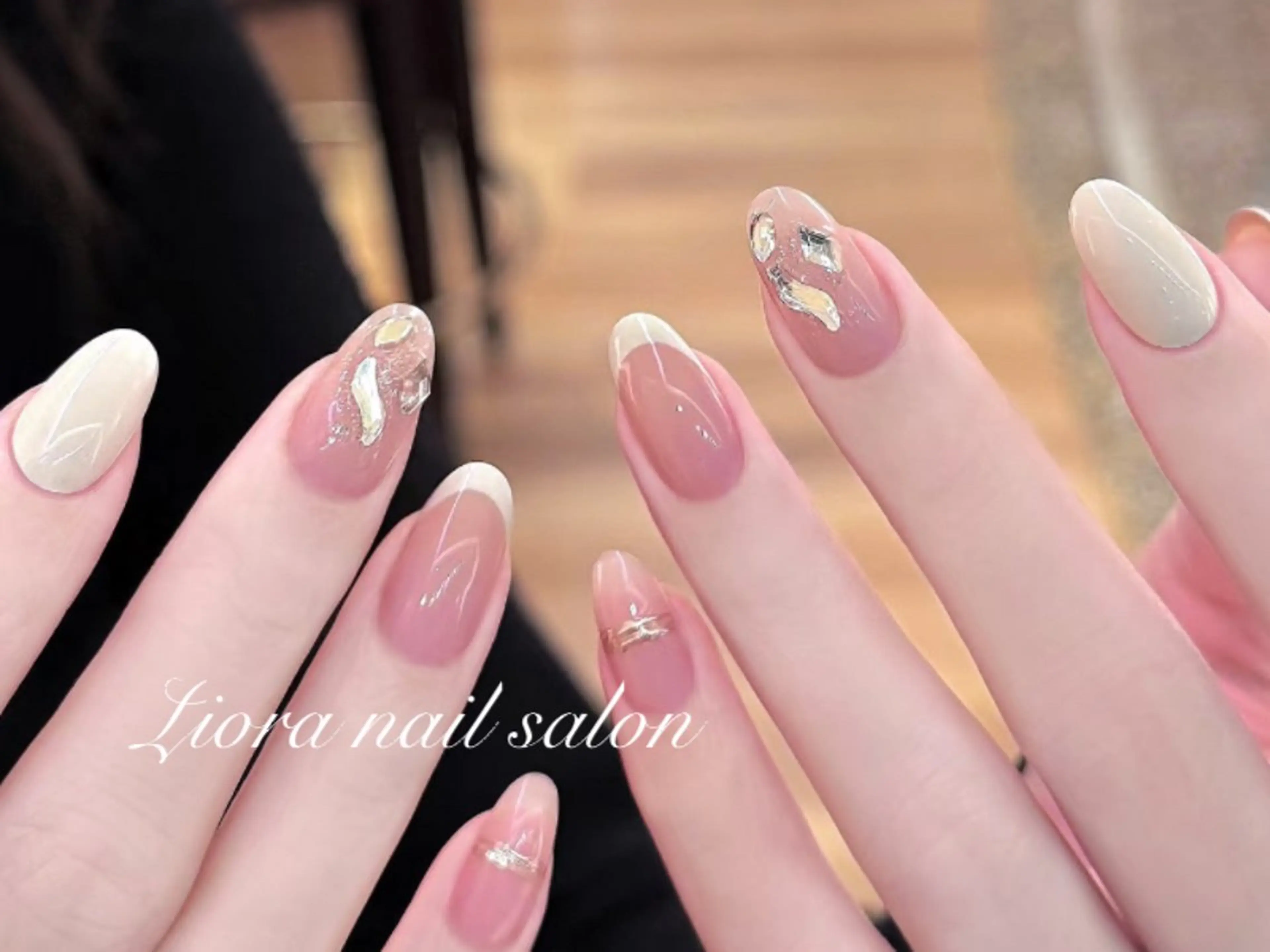 ネイル フレンチネイル ジェルネイル ガーリー グラデーション キラキラネイル ハンドネイル Liora nail 1のネイルデザイン