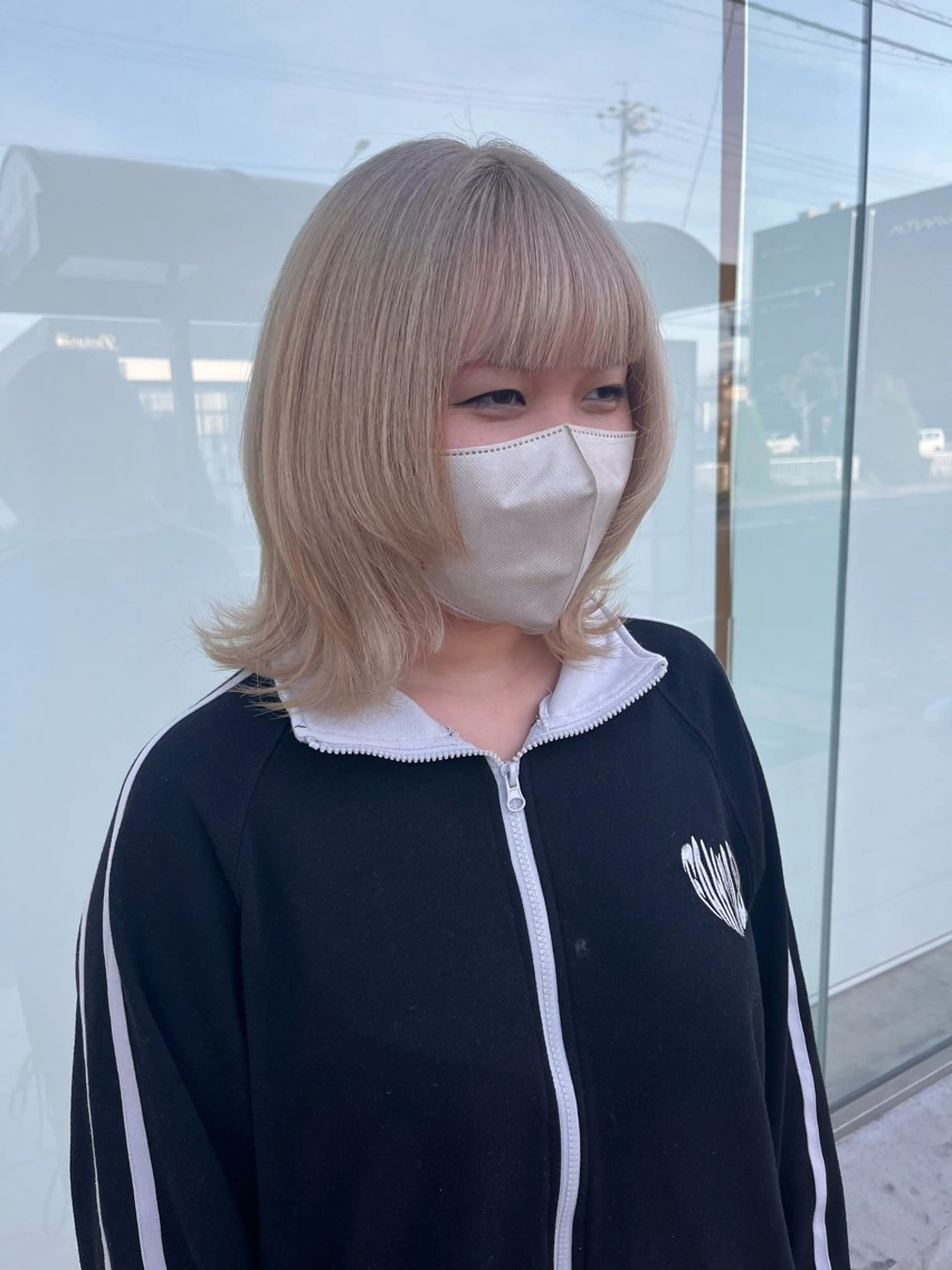 【黒染め剥がし】ブリーチ+全体染めの写真