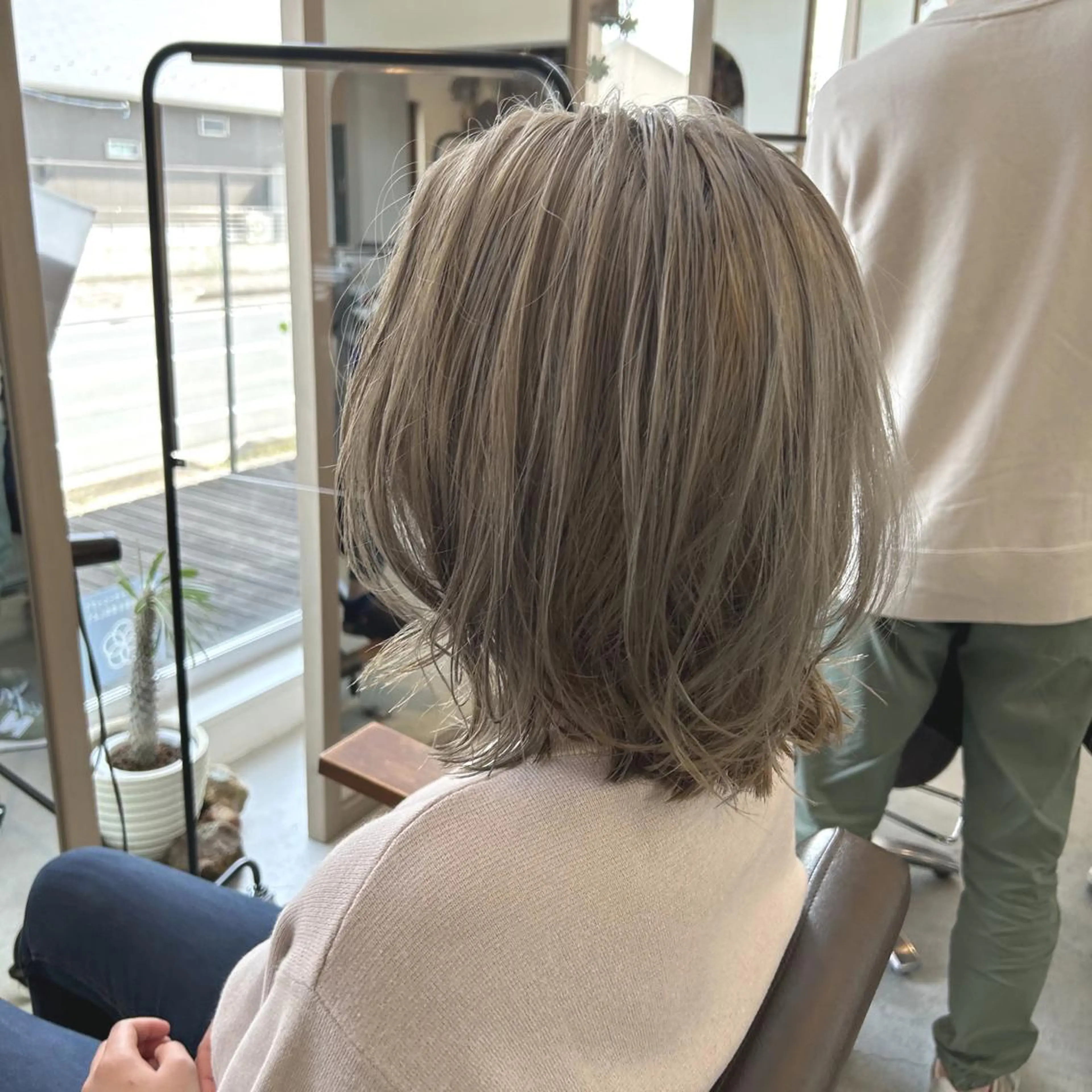 ミディアム カット ヘアカラー kachina所属・綿貫 美雪のヘアスタイル