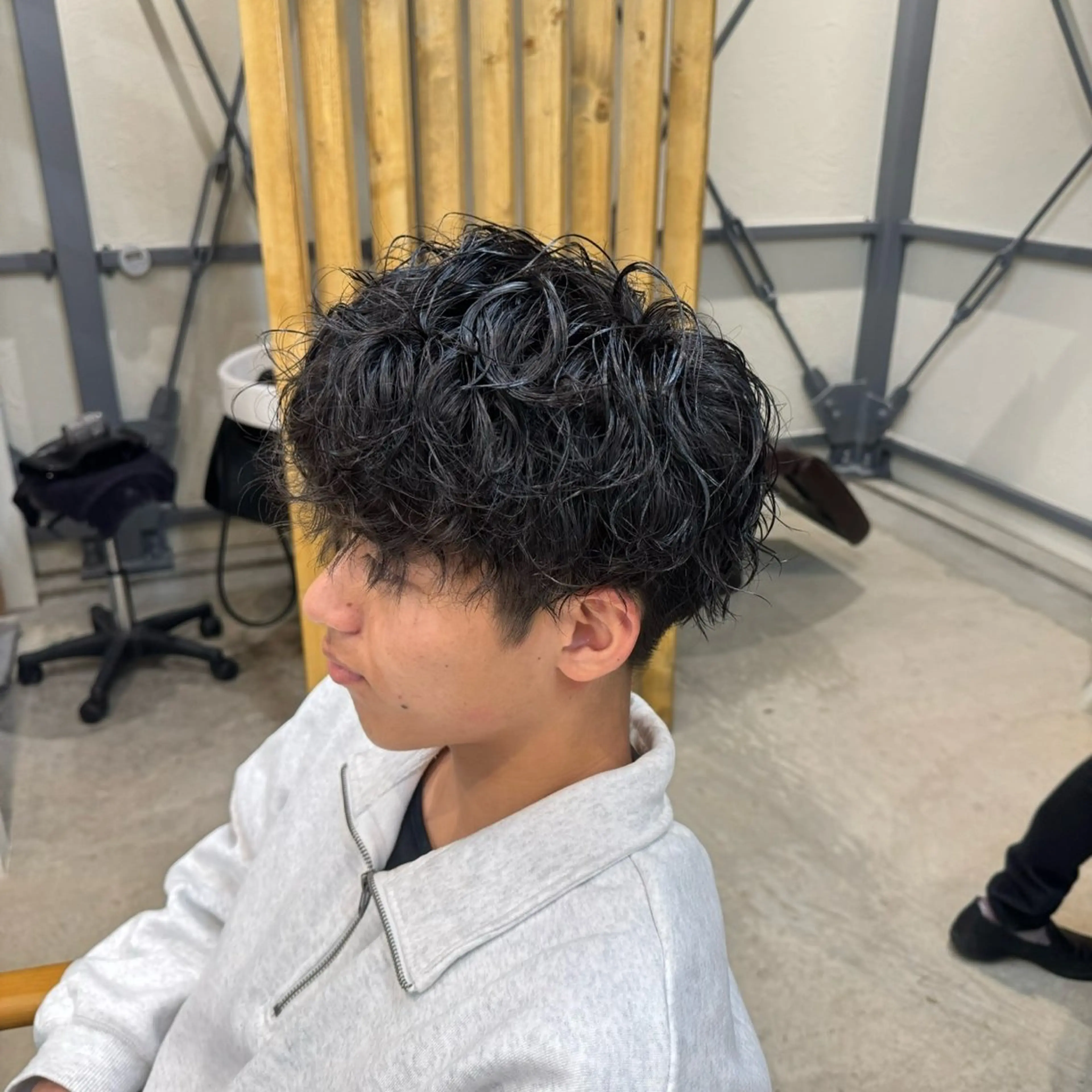 パーマ メンズ 梅本 淑人のヘアスタイル