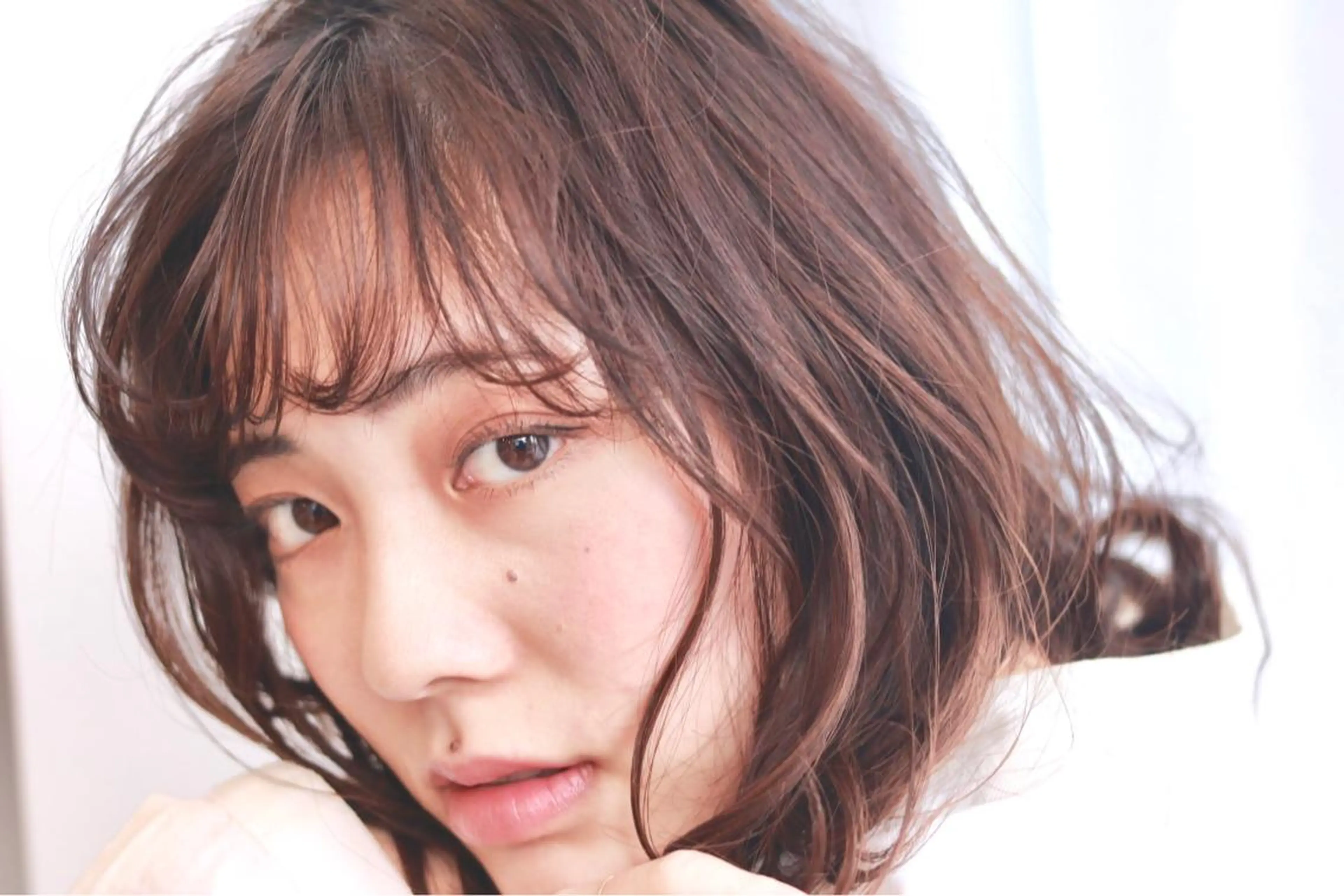 セミロング カラー パーマ ヘアアレンジ ブリーチ グラデーションカラー ハイライトカラー 簡単アレンジ ハイライト 【ツヤ髪美容師】 ツダケイスケのヘアスタイル