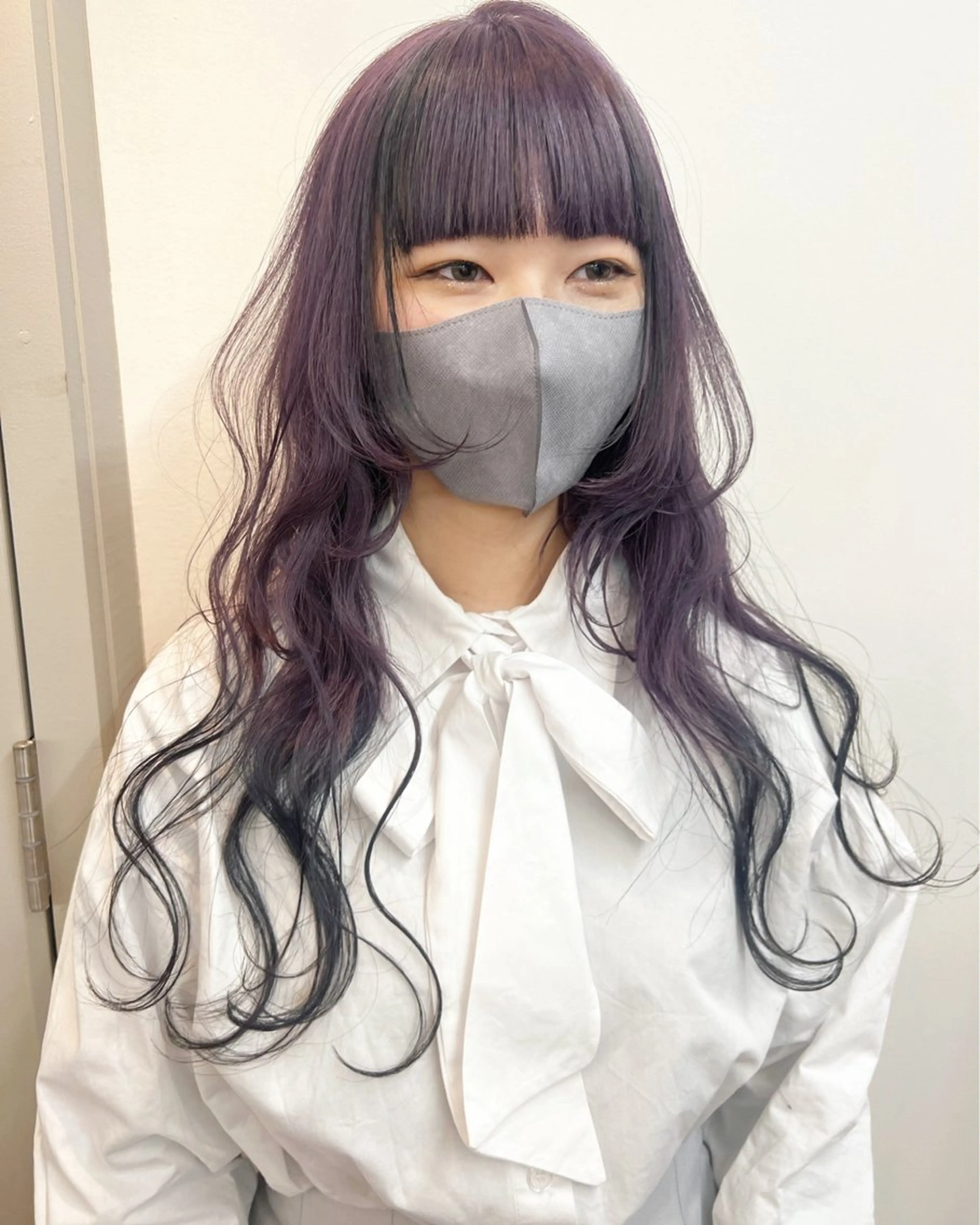 ロング カラー 黒髪 パープルカラー パープルブラック 姫カット ロング SALOWIN梅田茶屋町店所属・ウルフレイヤーカット /チヒロのヘアスタイル