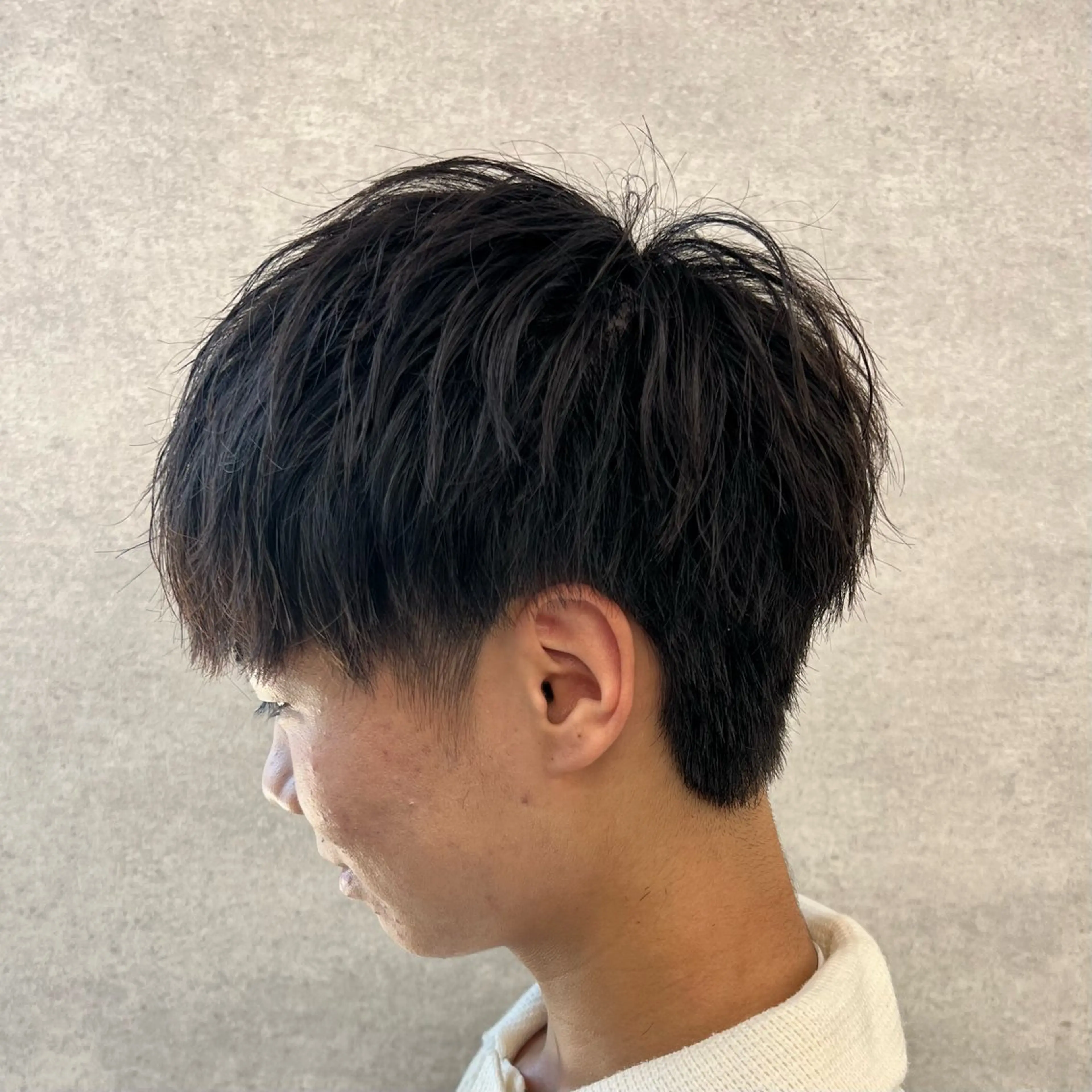 ショート カラー パーマ ヘアアレンジ メンズ センターパート メンズハイライト メンズメッシュ マッシュ メンズパーマ 仕上がり満足度No. 1🔥BLUCK🔥のヘアスタイル