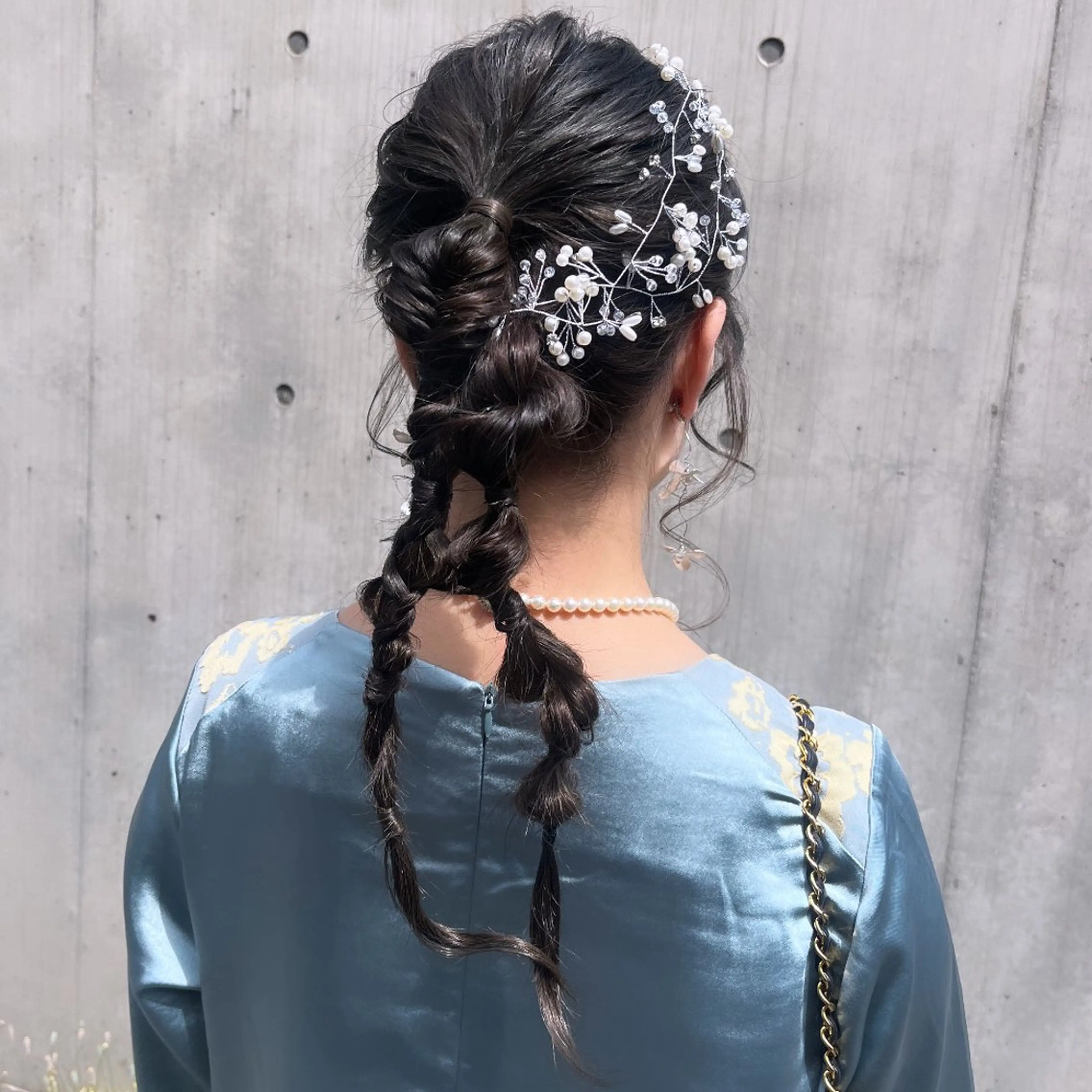 セミロング ヘアアレンジ 編みこみ 結婚式・ブライダル ヘアセット カジュアルを女っぽく 𝗮𝘆𝗮𝗰𝗼のヘアスタイル