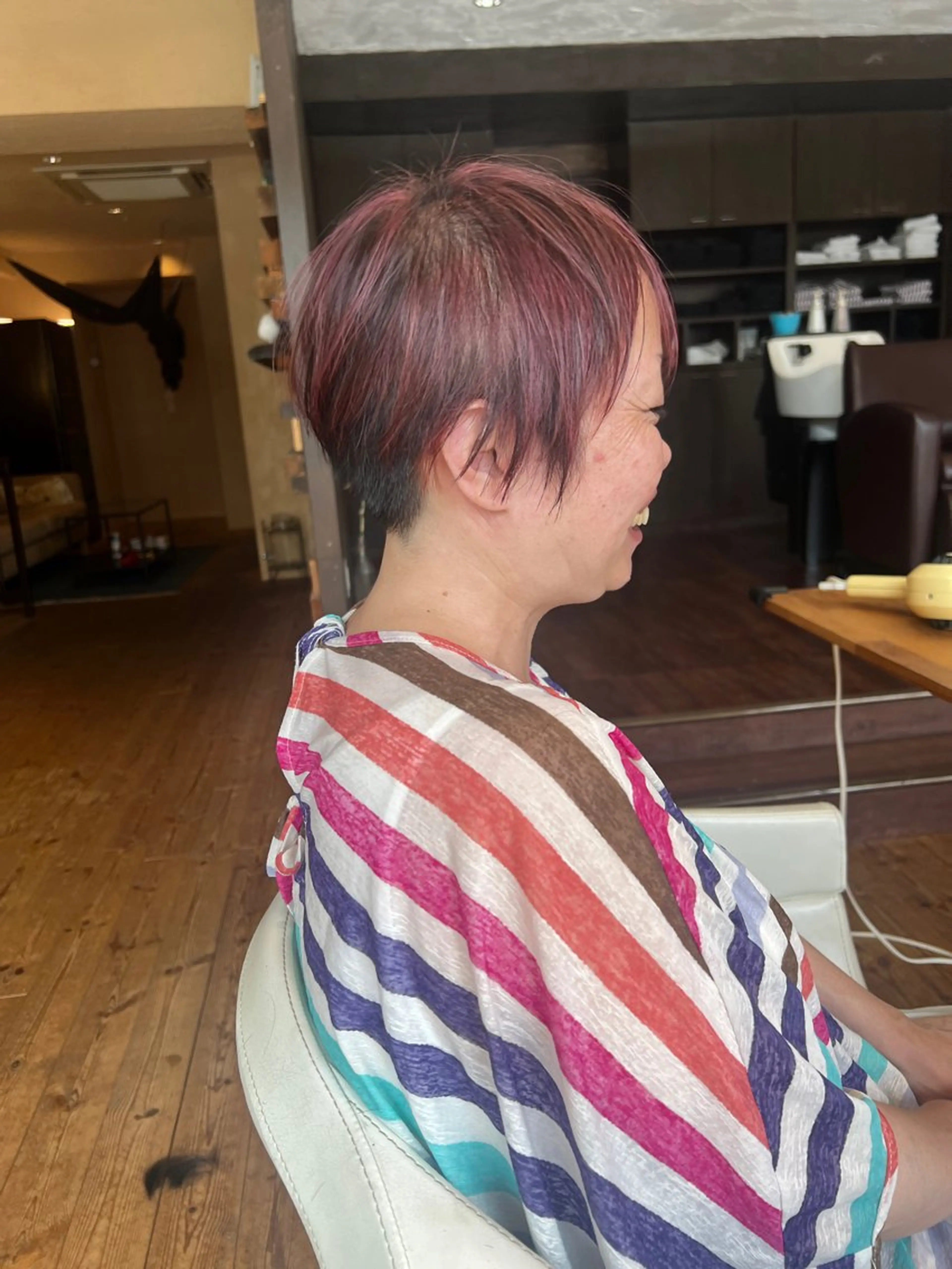 ショート カラー ラベンダーカラー ネイビーカラー ピンクカラー パープルカラー ショートヘア カット ヘアカラー BEACH　HAIR&NAIL所属・両国駅徒歩1分⭐️ アイロン仕上げのヘアスタイル